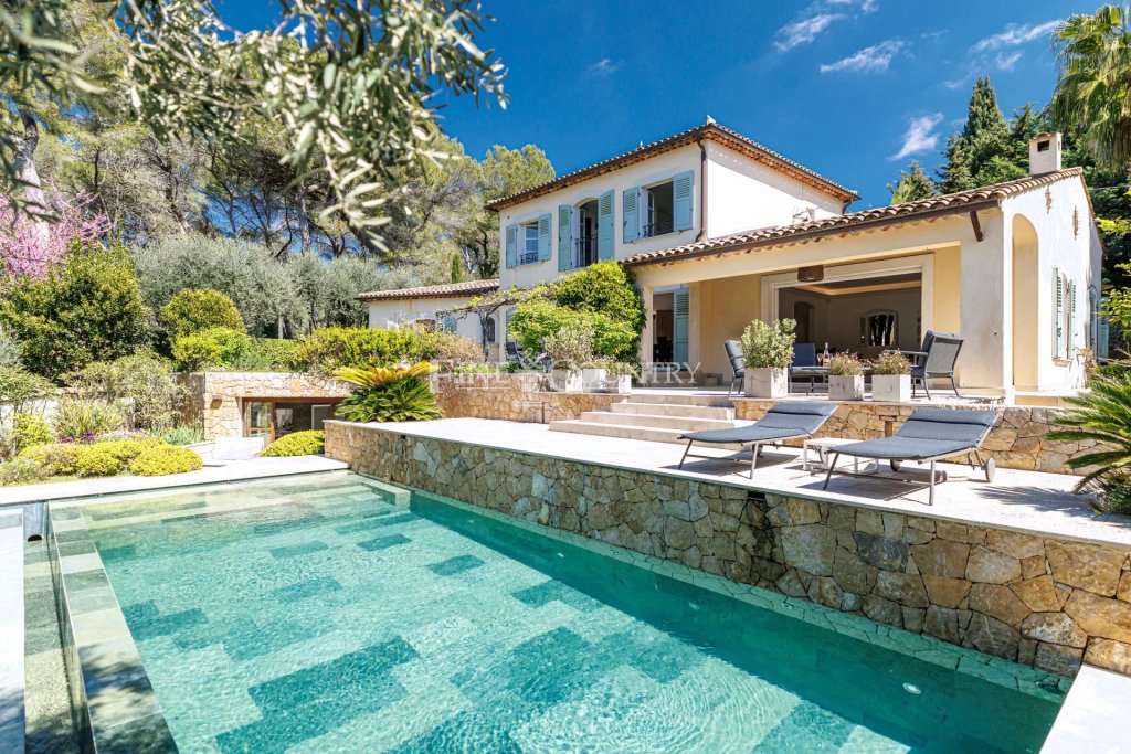 Villa for sale in Mougins — Villa For Sale in Mougins
