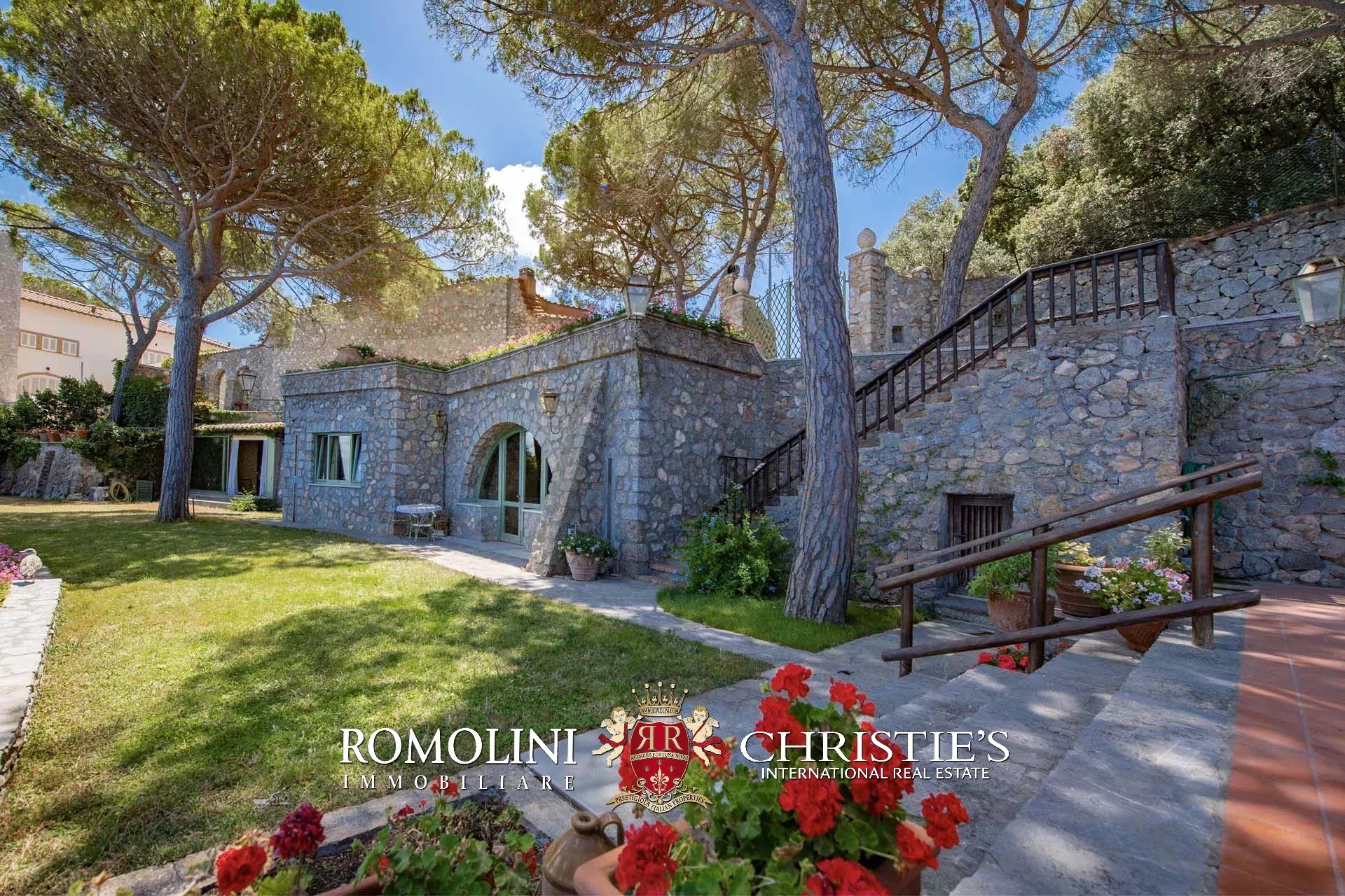 4 Bedroom Villa/Townhouse's Image 5