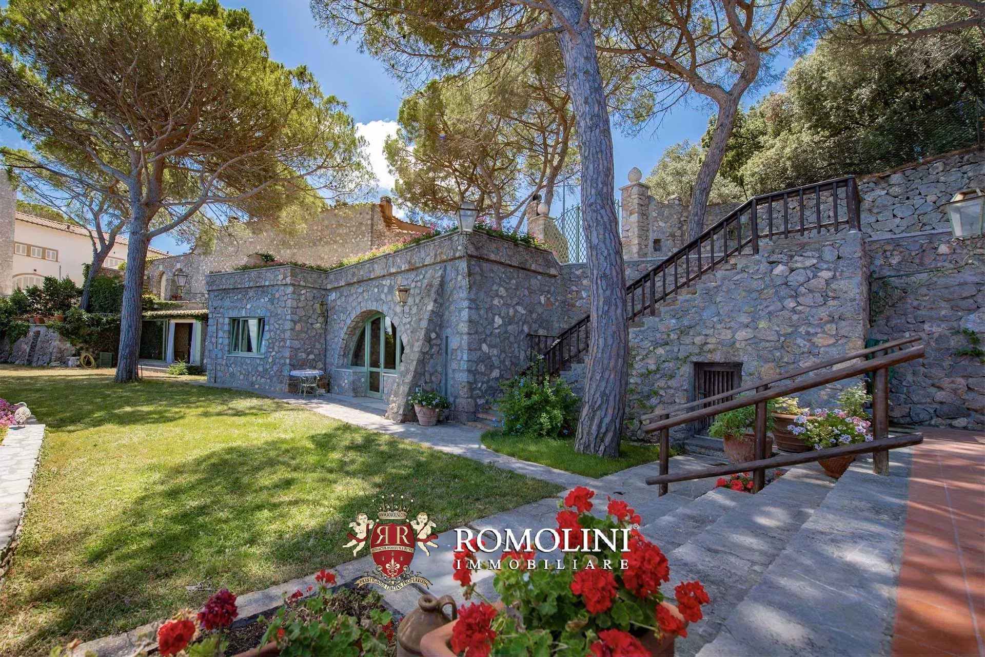4 Bedroom Villa/Townhouse's Image 5