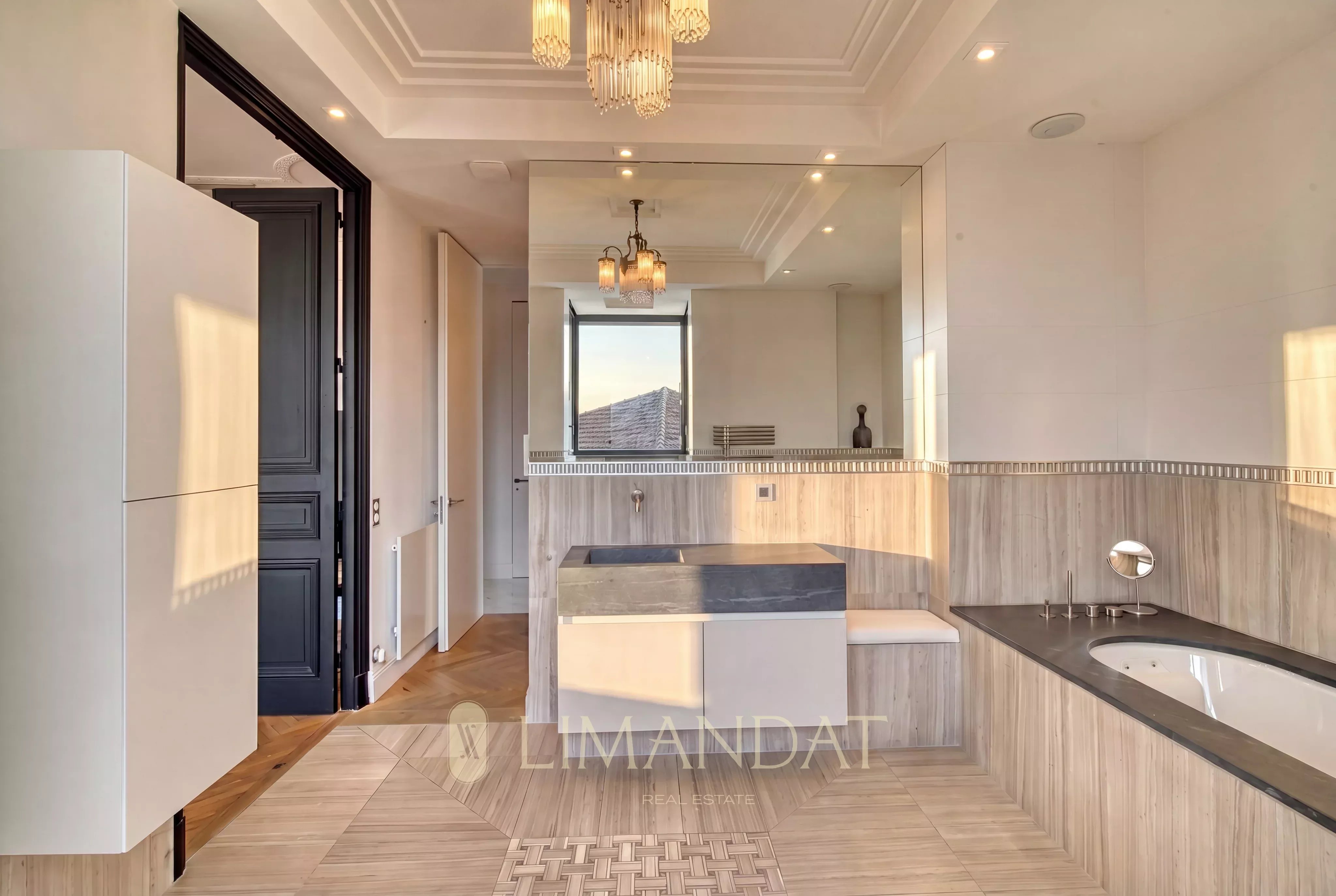 Location longue durée | Nice – Villa Belle Époque 5 suites, vue mer, piscine chauffée, jardin luxuriant