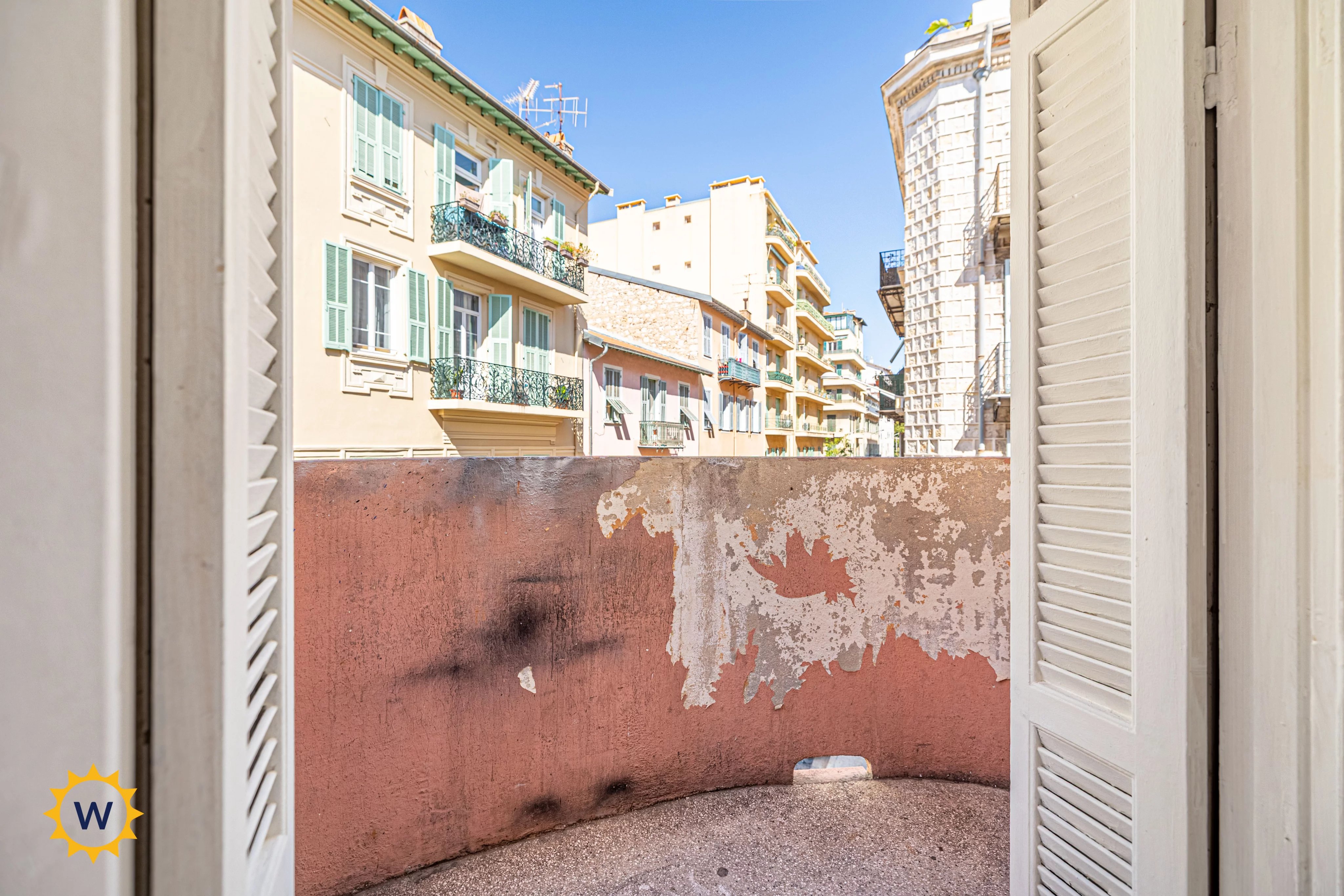 NICE FLEURS / RUE CLAUDIA - 2 pièces de 38 m2 avec balcons, à rénover, idéal investissement locatif ! Proche promenade, rue de France, commerces ! — photo 8
