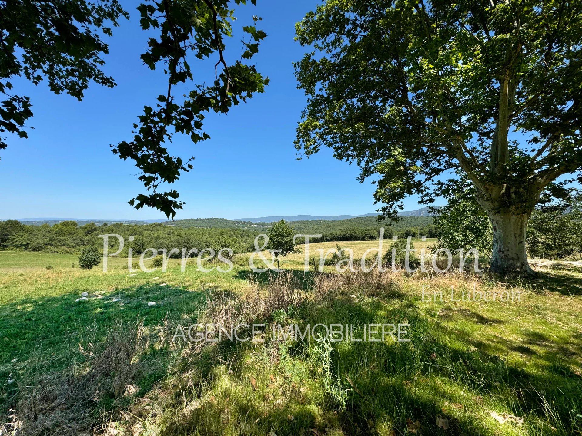 Luberon Caseneuve, 265 m² Provencal country house with panoramic view.