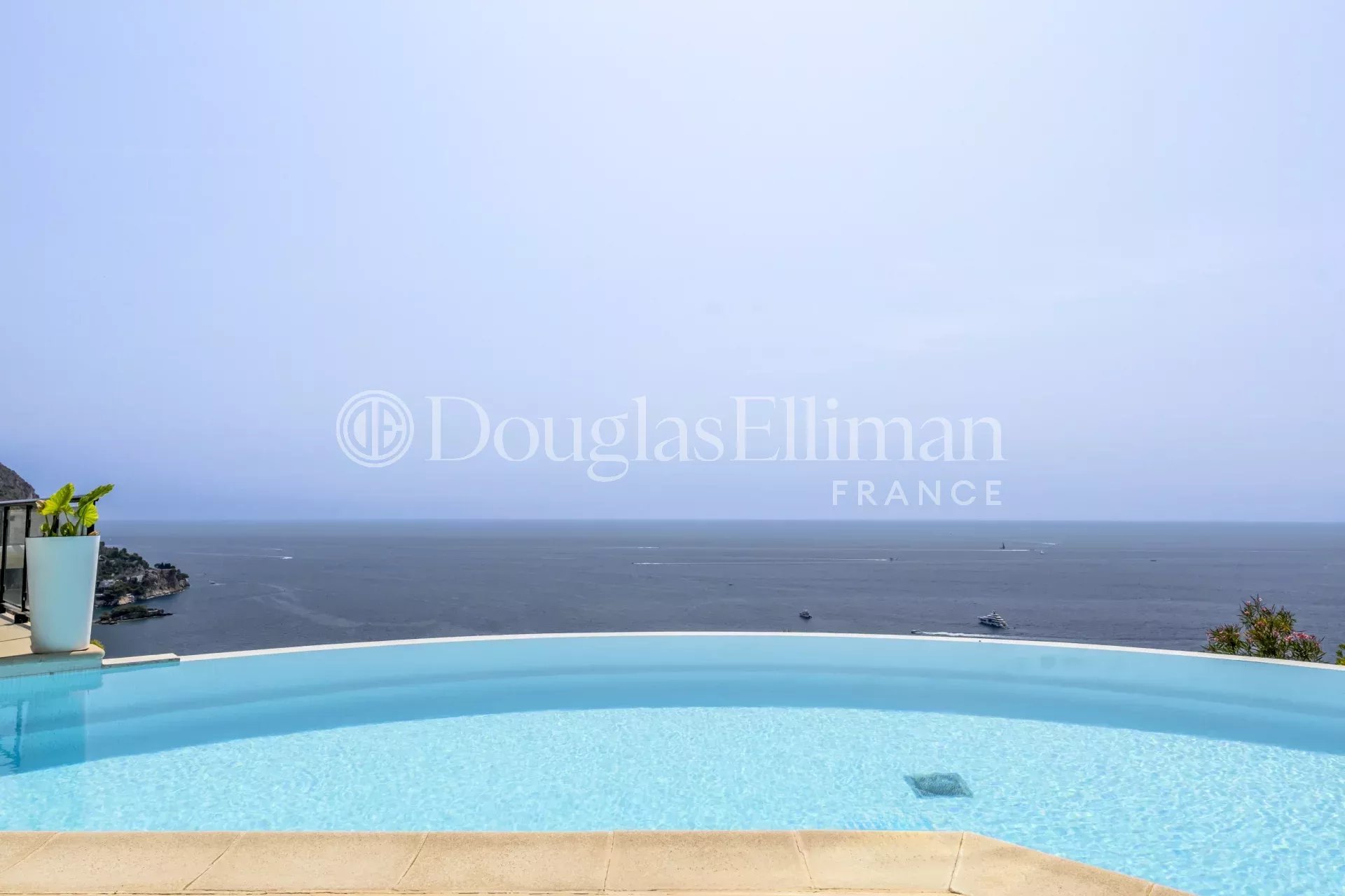 EZE-BORD-DE-MER - Superbe villa contemporaine avec vue mer panoramique