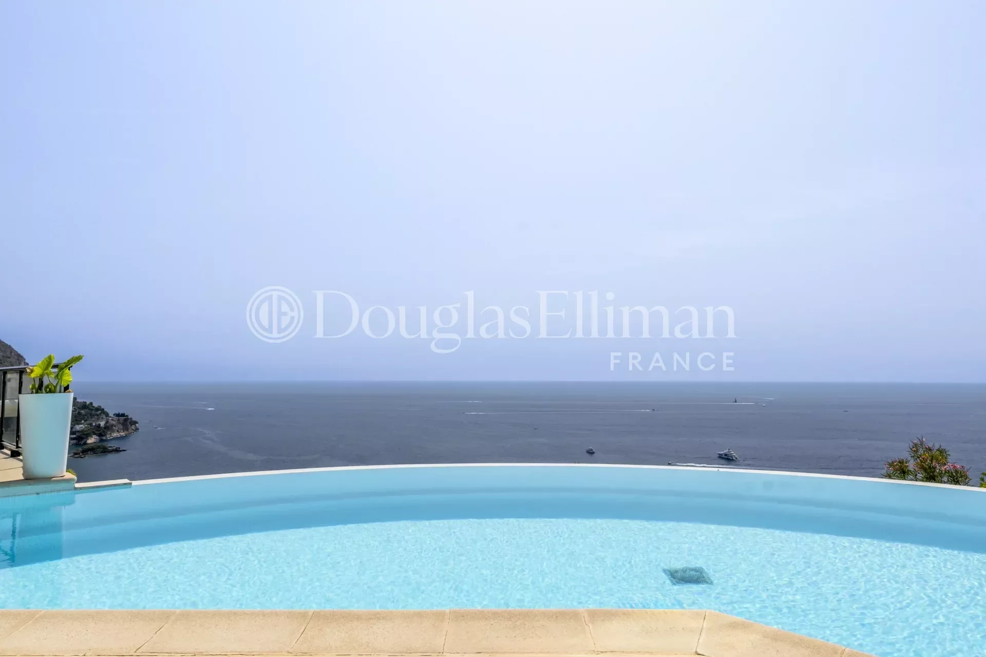 EZE-BORD-DE-MER – Superbe villa contemporaine avec vue mer panoramique - Image nᵒ2