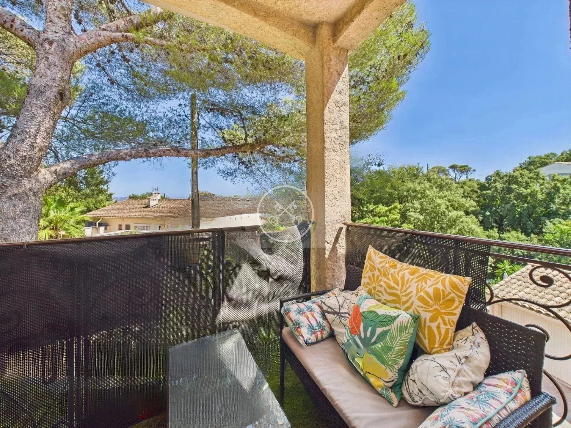 Location T2 de 40 m2 avec balcon, garage et cave - Saint-Aygulf
