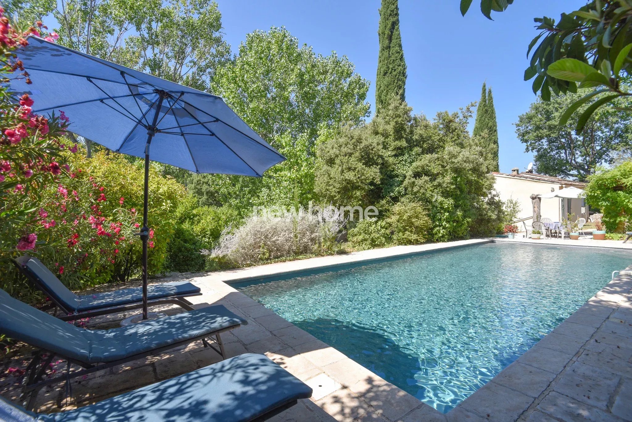 Maison 4 chambres au clame sur un beau terrain arboré