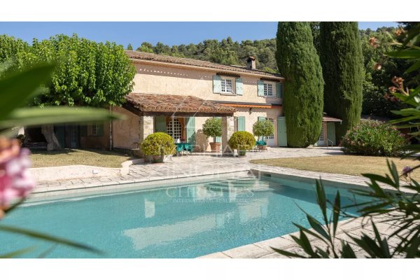 Between Olive Trees and Elegance: A Provençal Gem — photo 1
