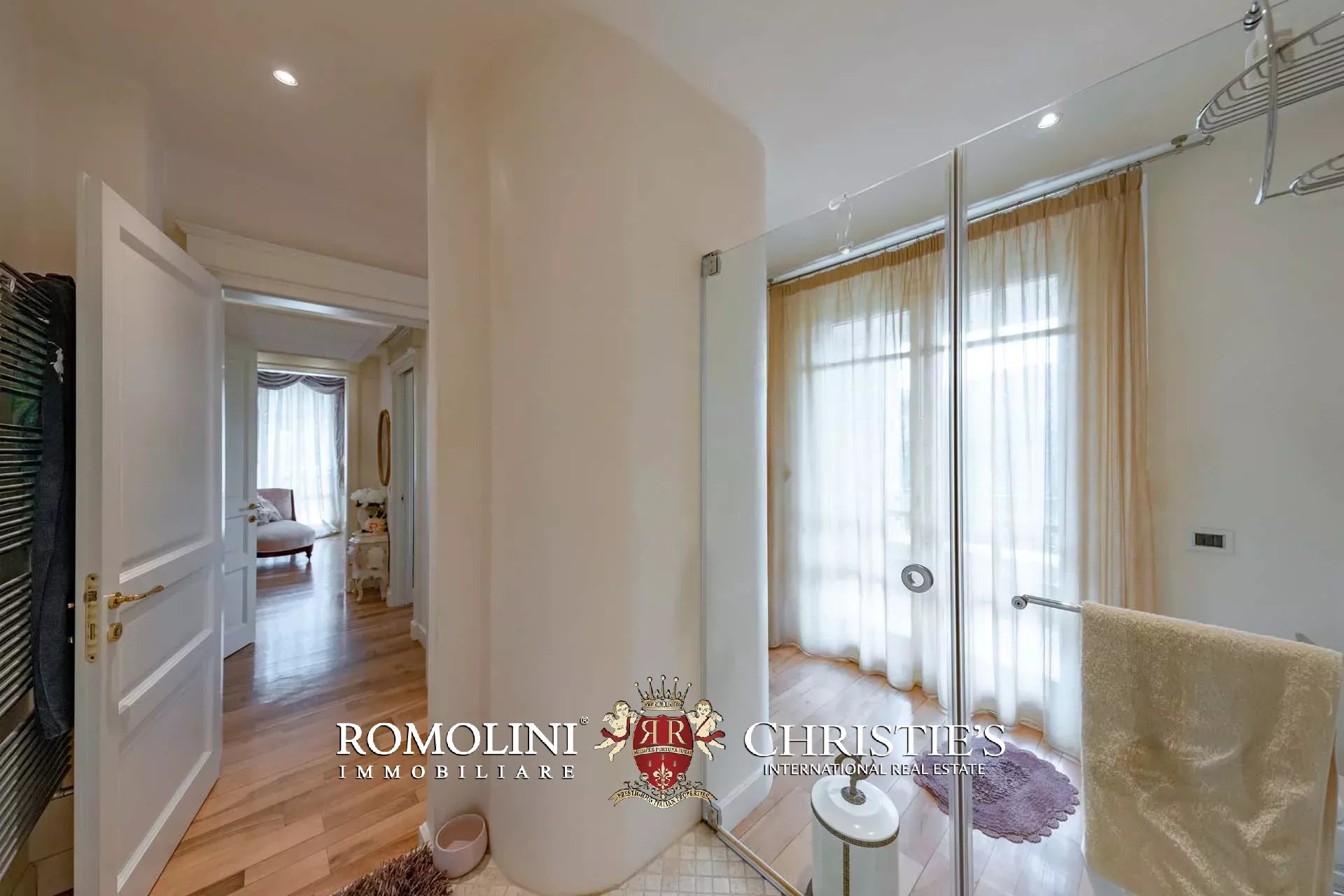 10 Bedroom Villa/Townhouse's Image 55