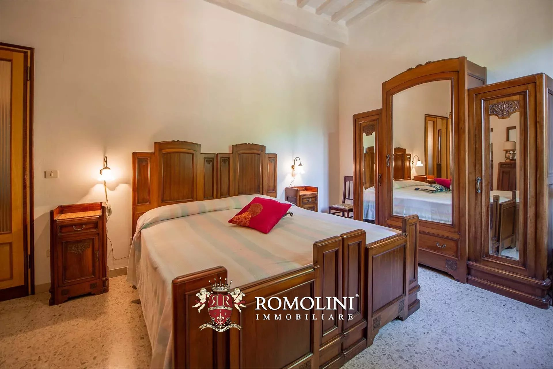 6 Bedroom Villa/Townhouse's Image 38