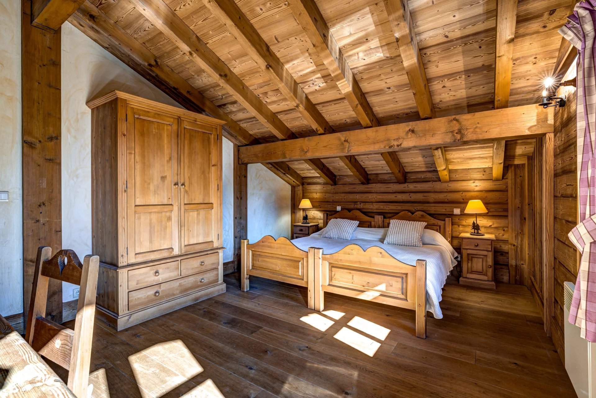 Photo of CHAMONIX - Classic alpine chalet with 6 bedrooms in Les Tines