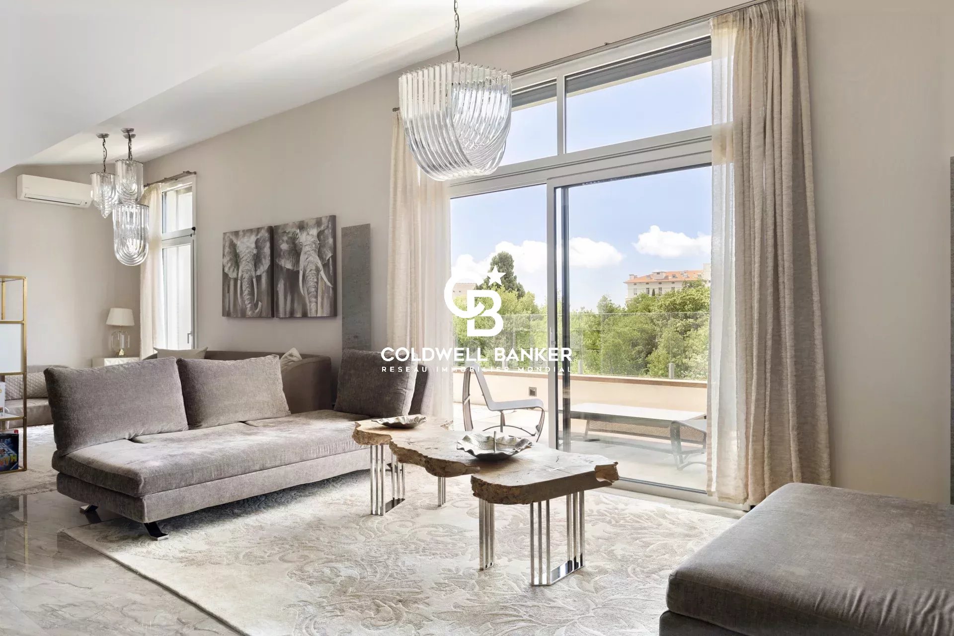 CANNES – OXFORD – PENTHOUSE D’EXCEPTION AVEC TERRASSE ET PISCINE SUR LE TOIT