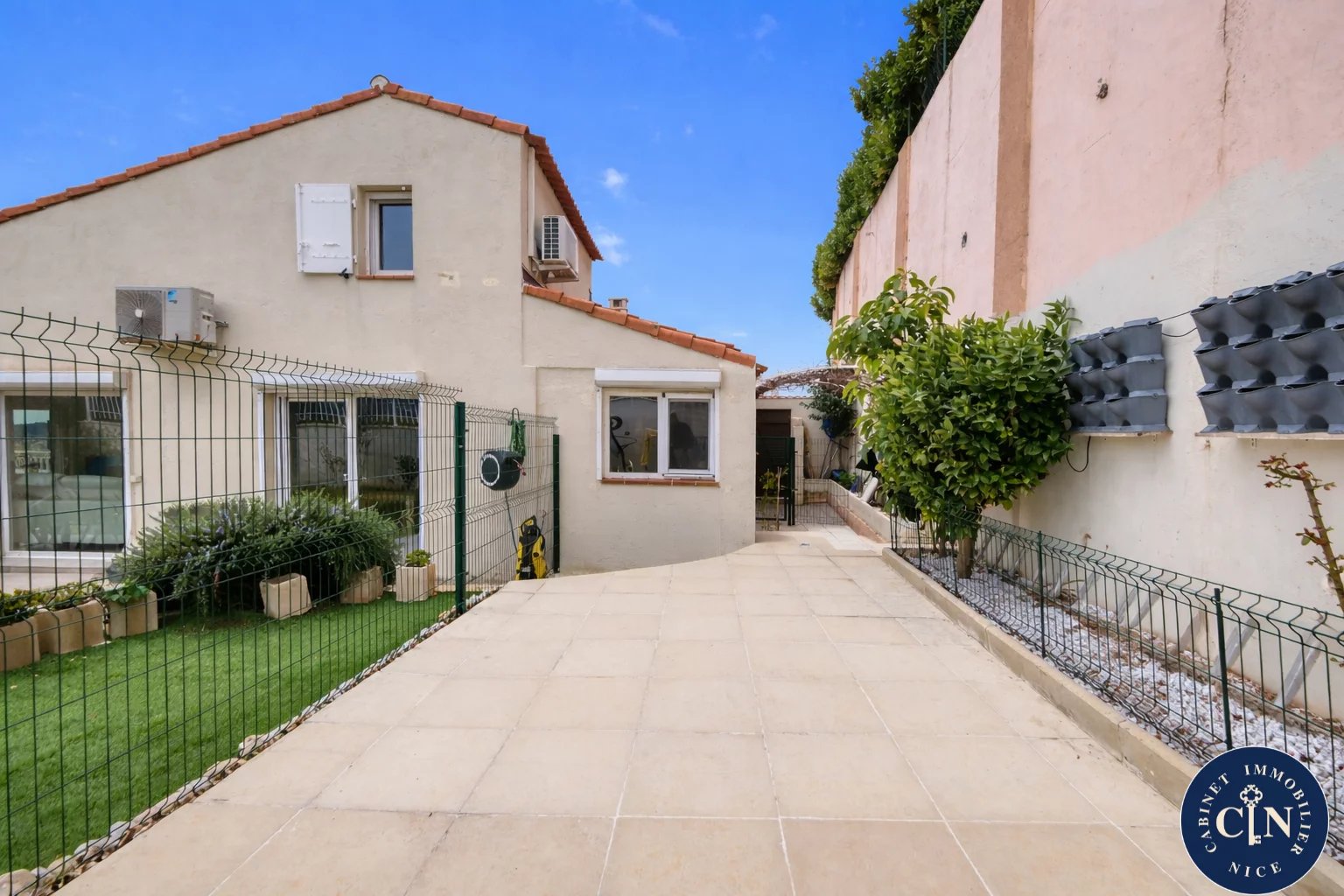 Maison mitoyenne 3 pièces – Jardins & terrasse – Pessicart - Photo 4