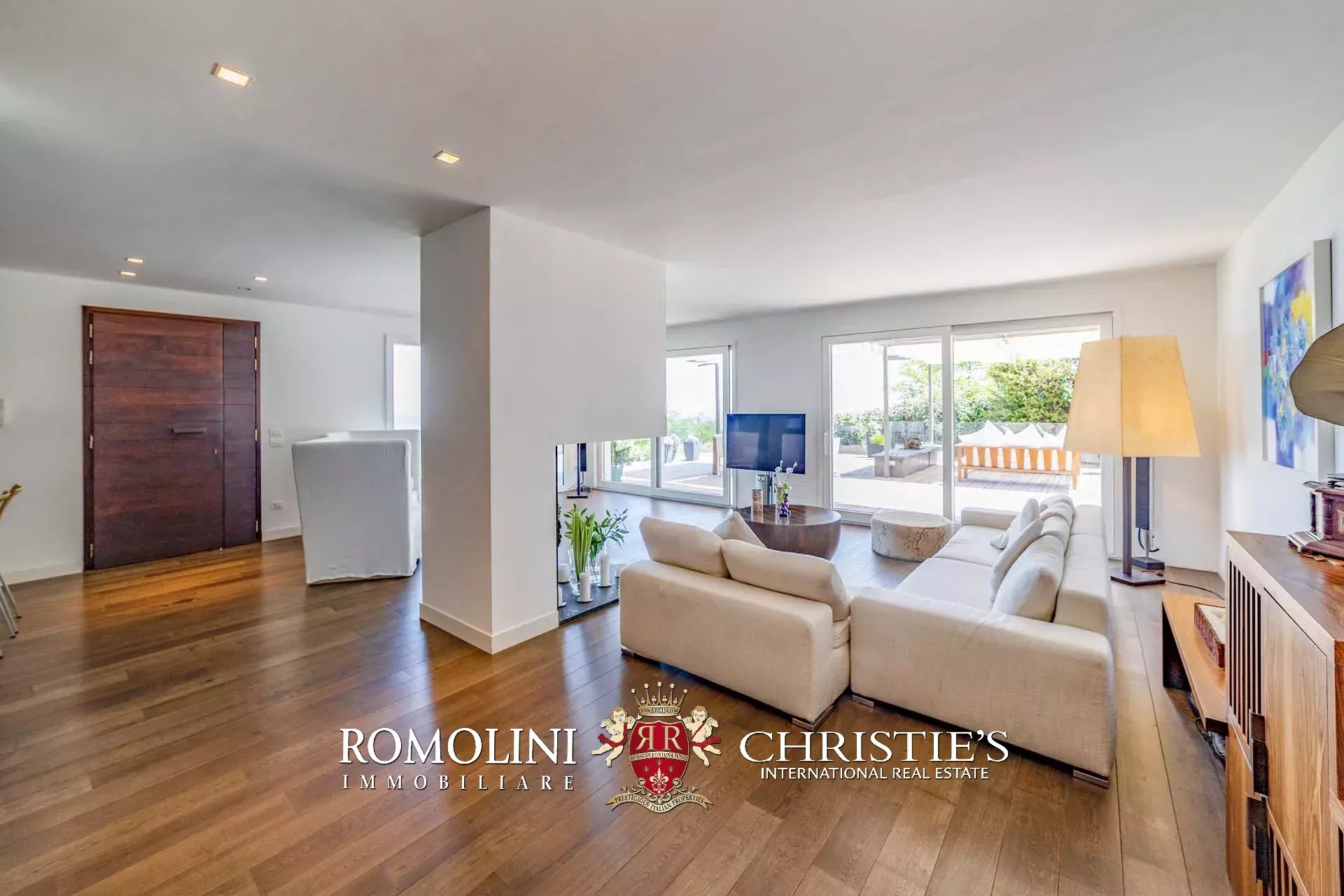 6 Bedroom Villa/Townhouse's Image 35
