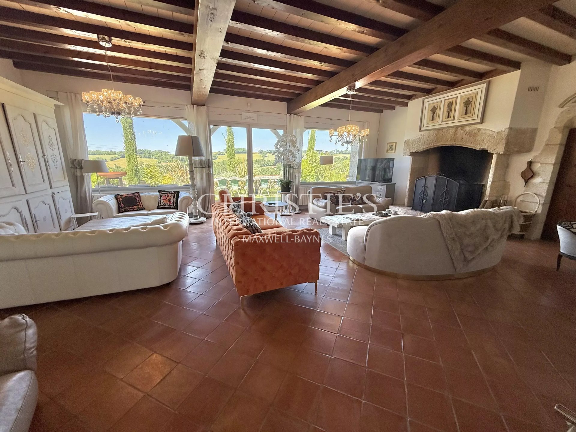 7 Bedroom Villa/Townhouse's Image 4