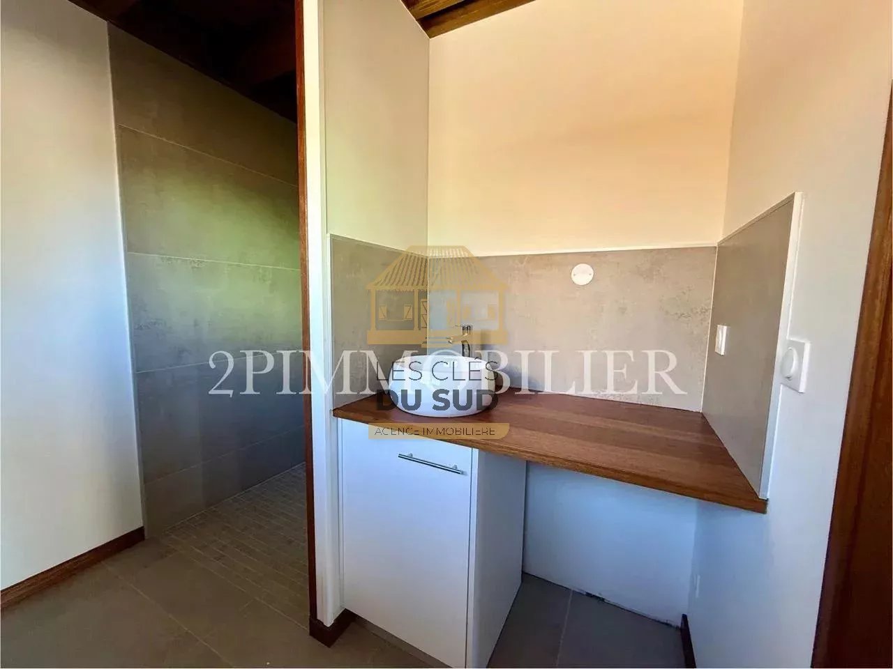 Location villa neuve F4 avec terrasse et jardin à Saint-Philippe