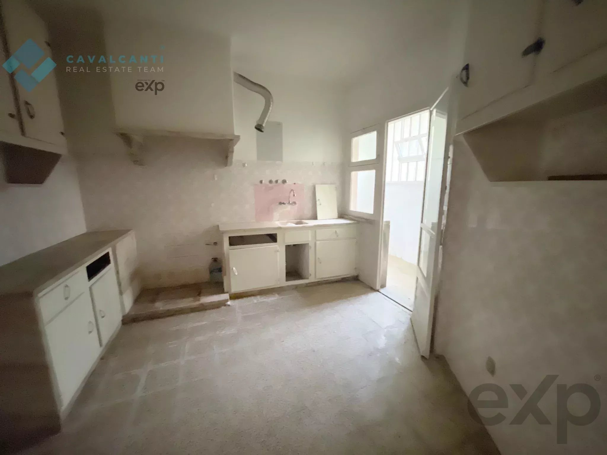 T2 to remodel - Carnaxide | Ideal for own home or investment 2790-005 image 39