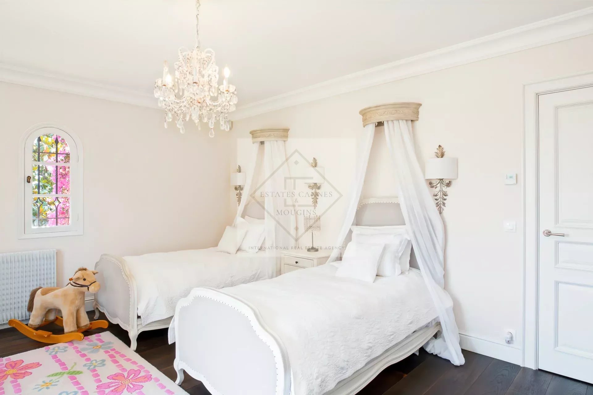 Élégante maison en pierre rénovée – Charme provençal près du Cap d’Antibes — photo 15