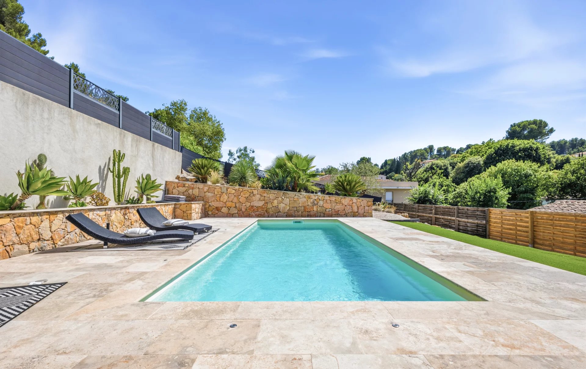 VALBONNE - VILLA 4P AVEC PISCINE ET STUDIO ATTENANT