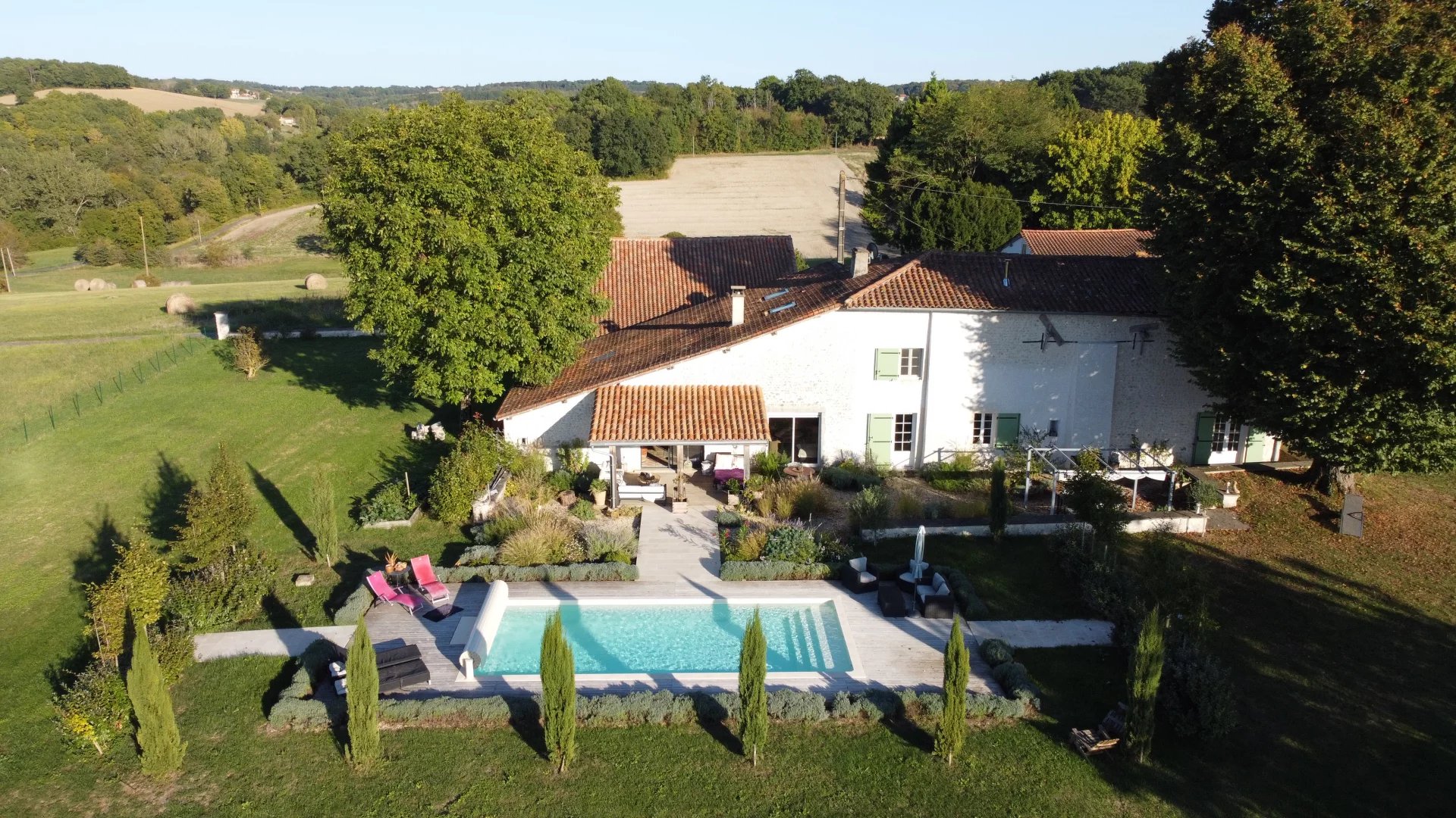 Bonne rénovation de cette ferme authentique sur 4.134m² de terrain avec vues splendides