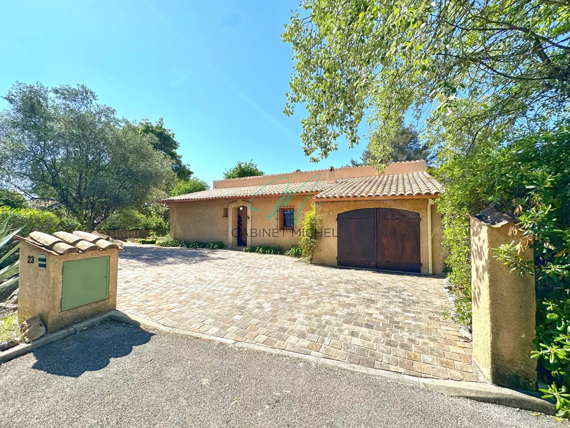 06330 ROQUEFORT-LES-PINS VILLA