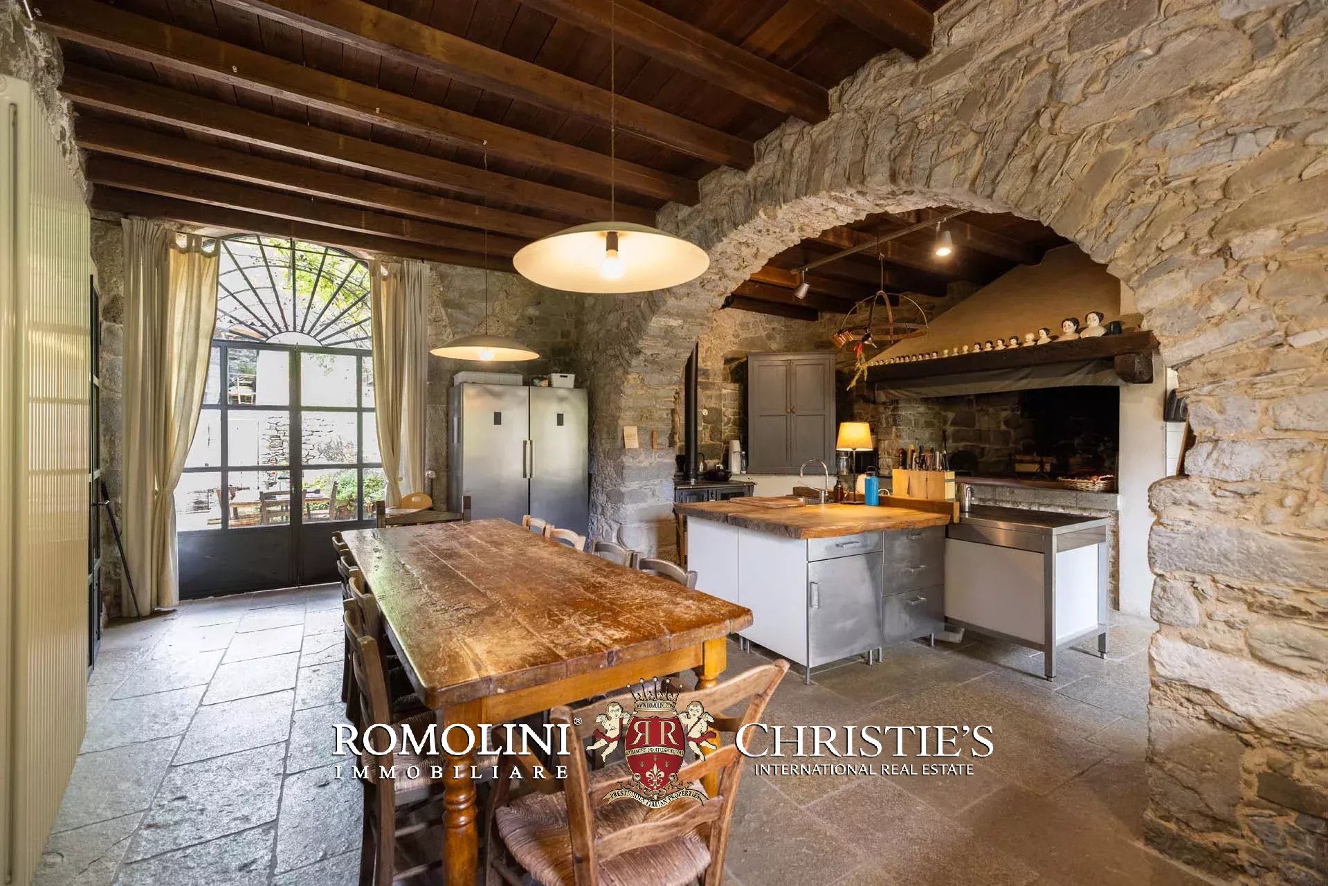 10 Bedroom Villa/Townhouse's Image 21