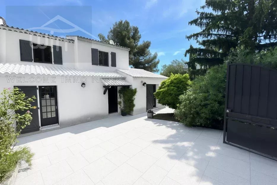 Maison de ville  5 pièces Piscine – 112 m²