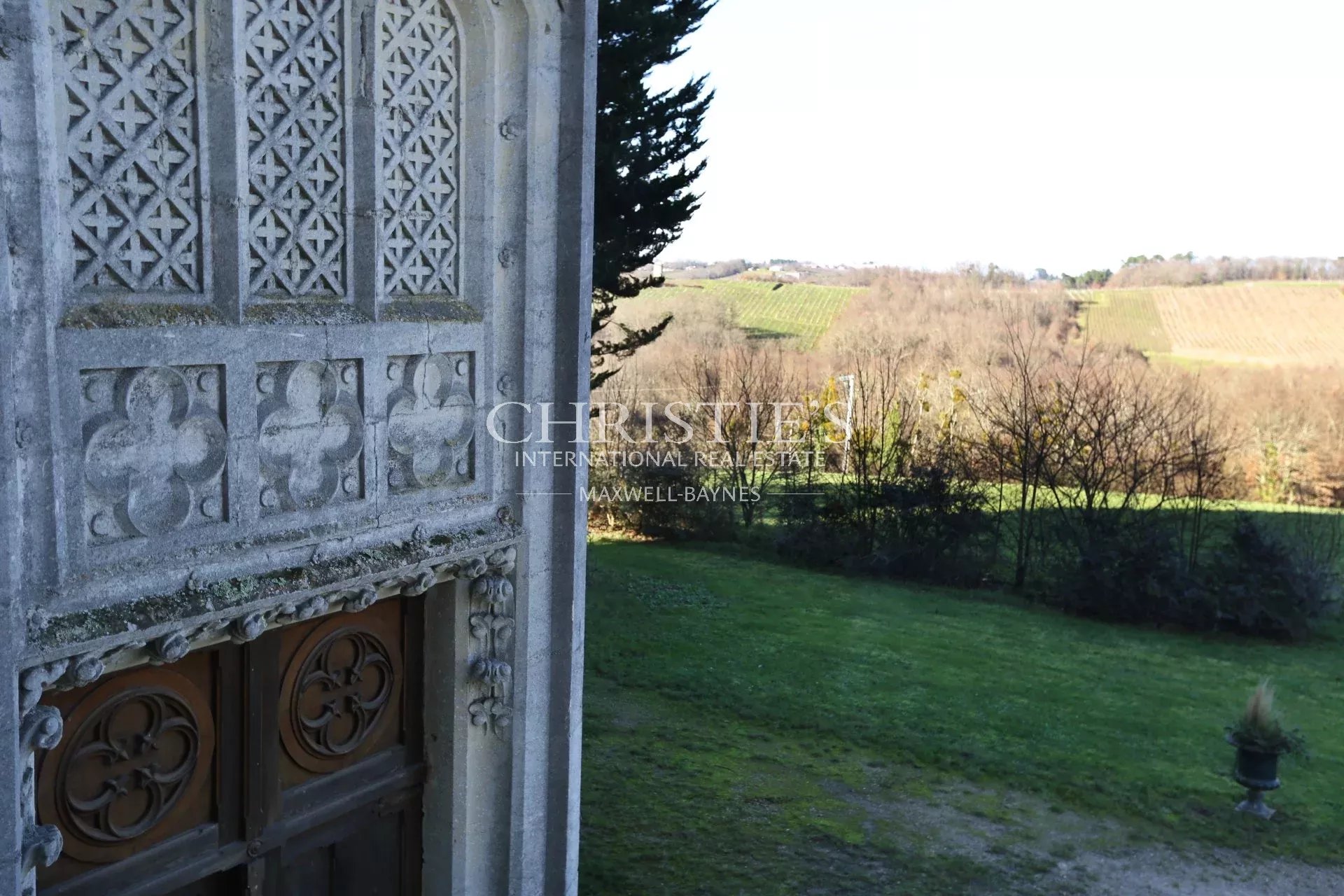 8 Bedroom Vineyard's Image 13