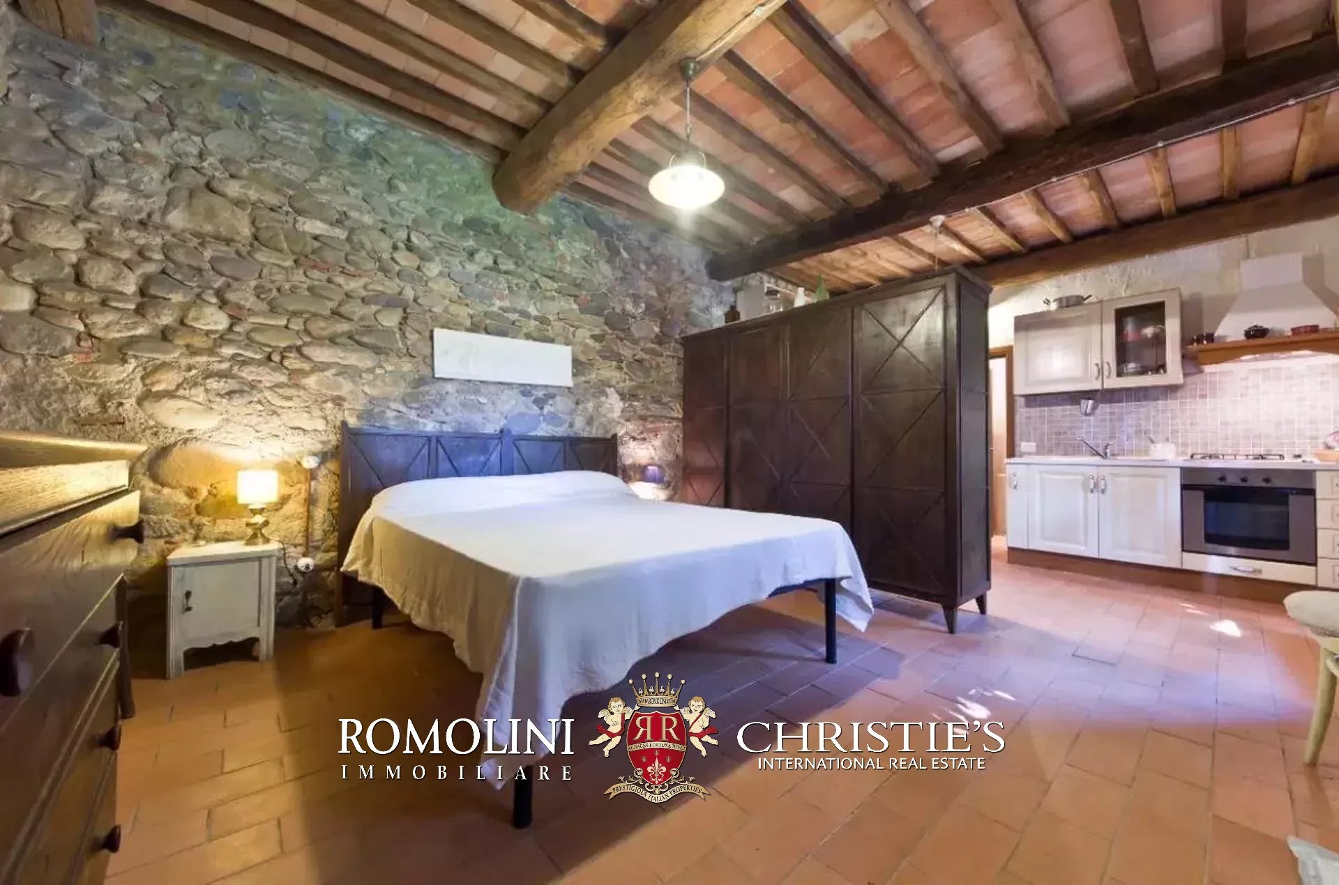 8 Bedroom Villa/Townhouse's Image 29