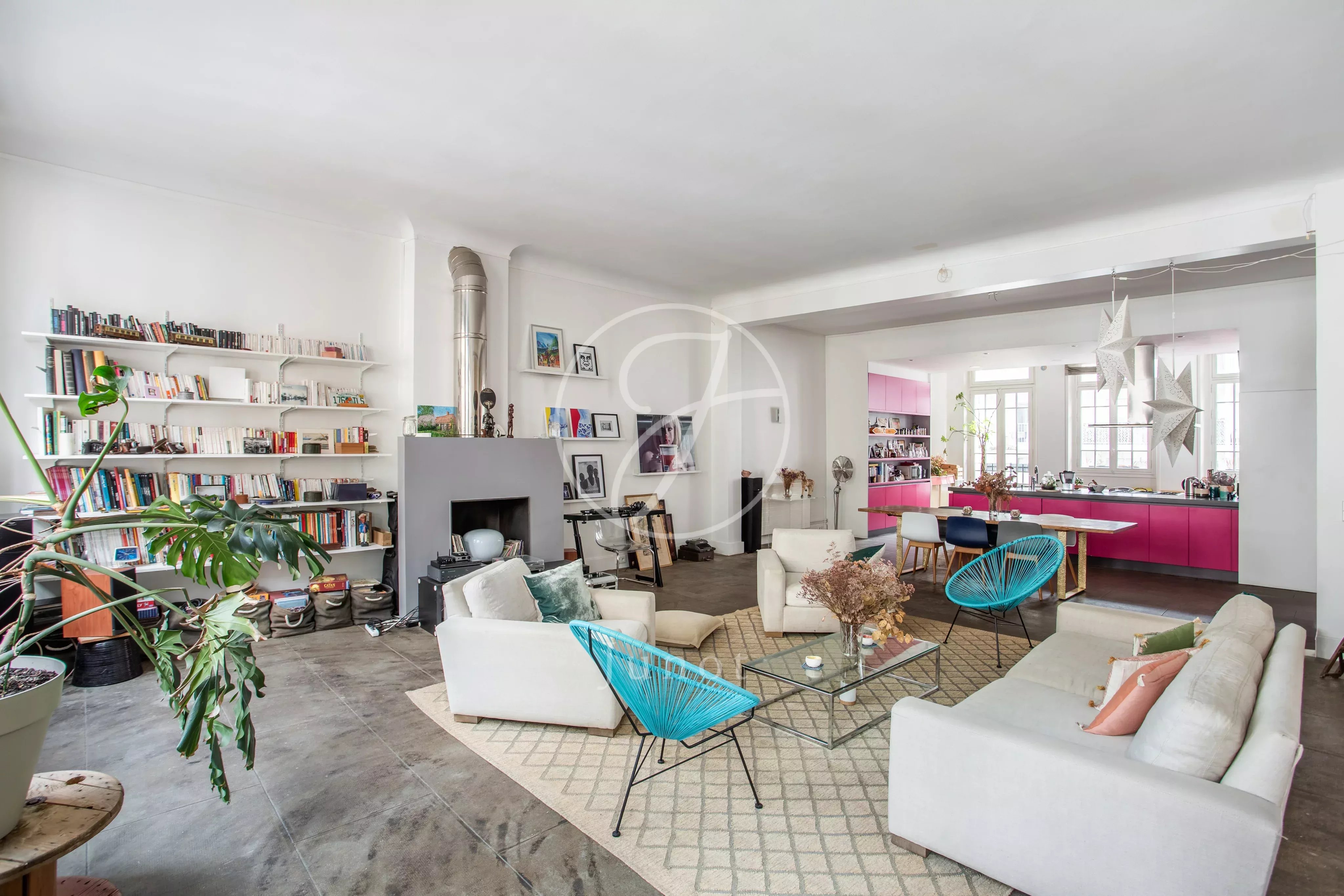 Paris 18e - LAMARCK / CAULAINCOURT - Loft à louer - 4 pièce vide - 205,93m² Carrez - 3 chambres.