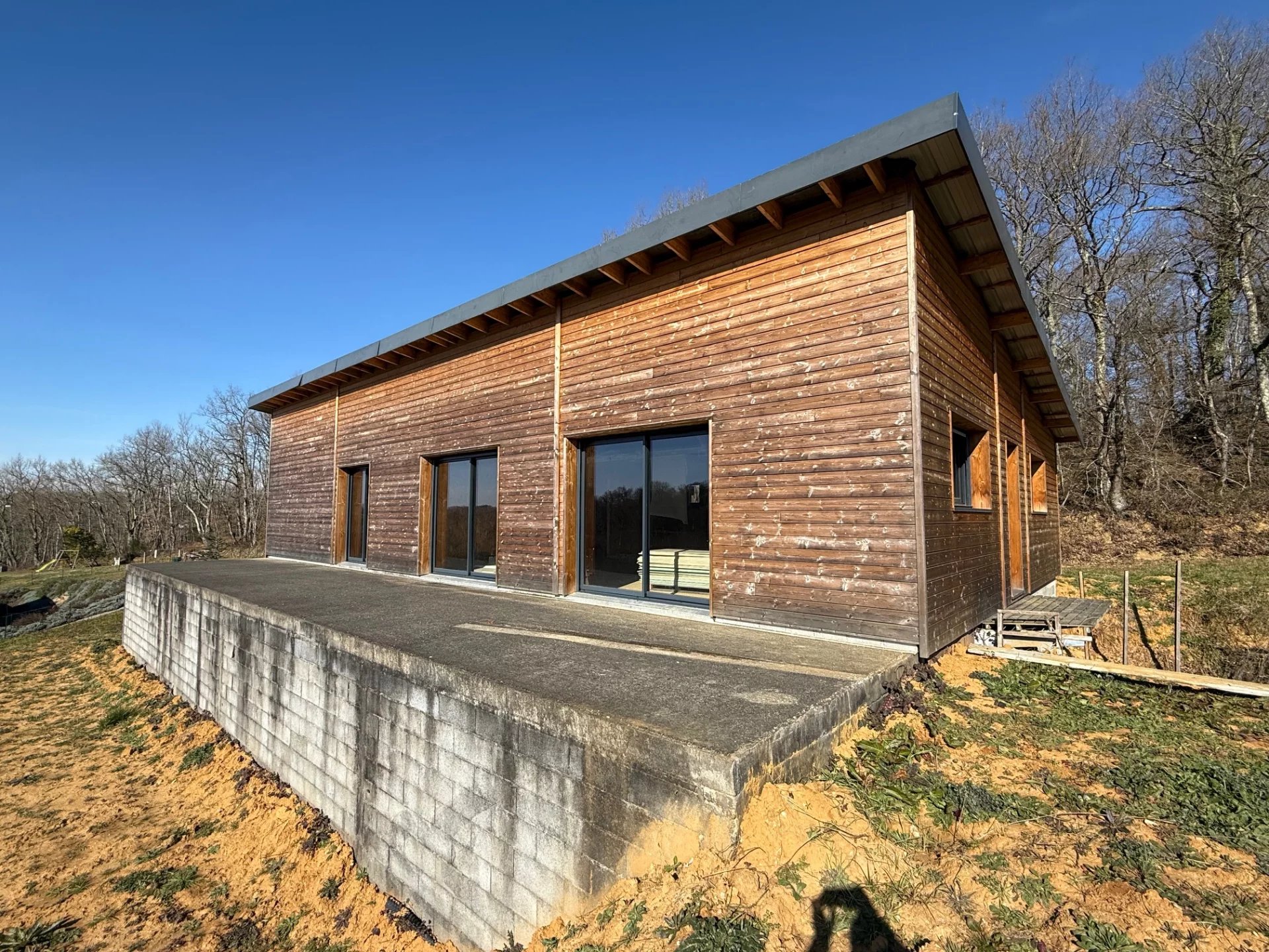 Belle maison T5 à terminer de 152m2 habitables sur sous sol plein et 3000m2 de terrain au calme