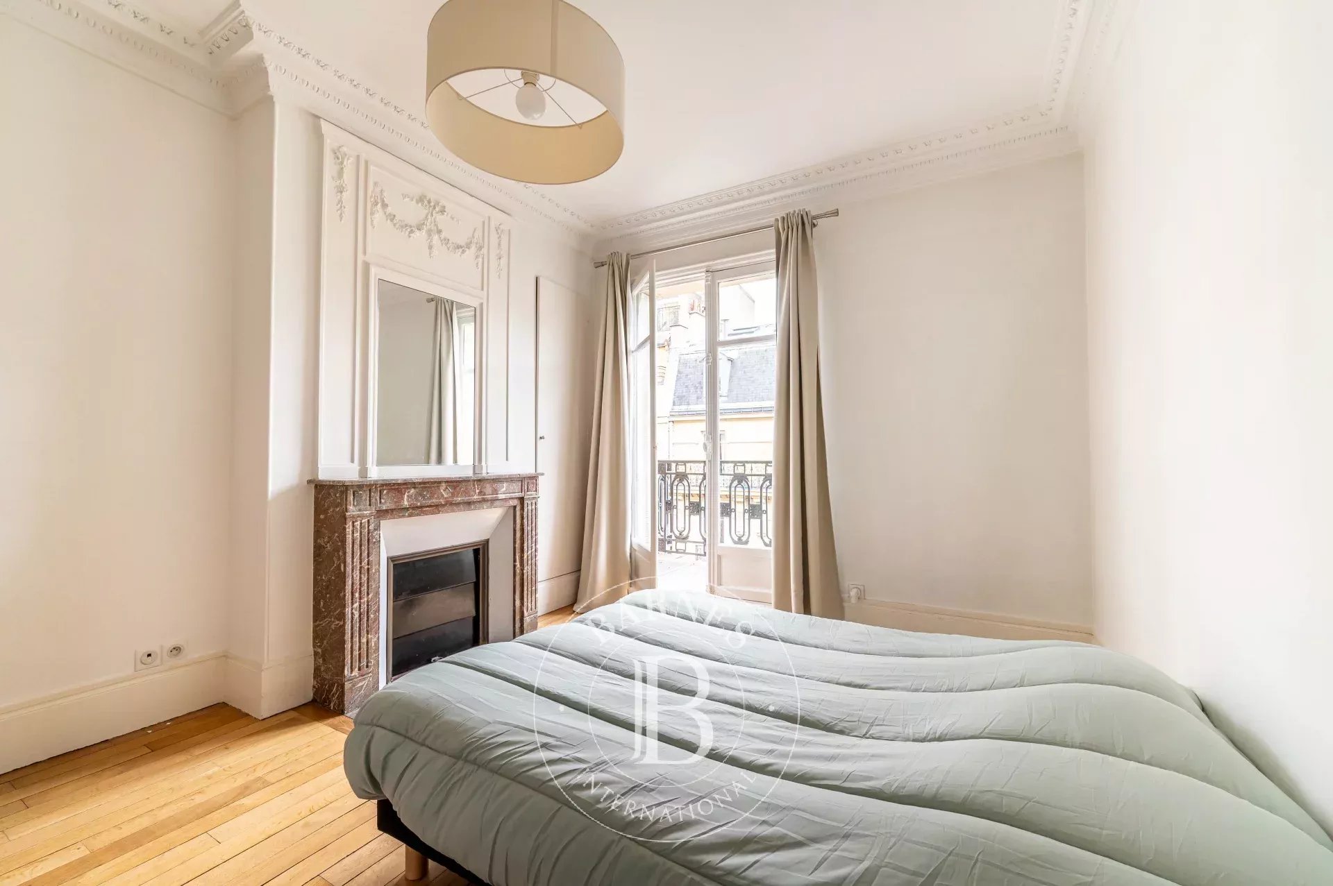 Neuilly - Sainte Foy-Mairie - 3-bed apartment - Balconies - Period features - picture 10