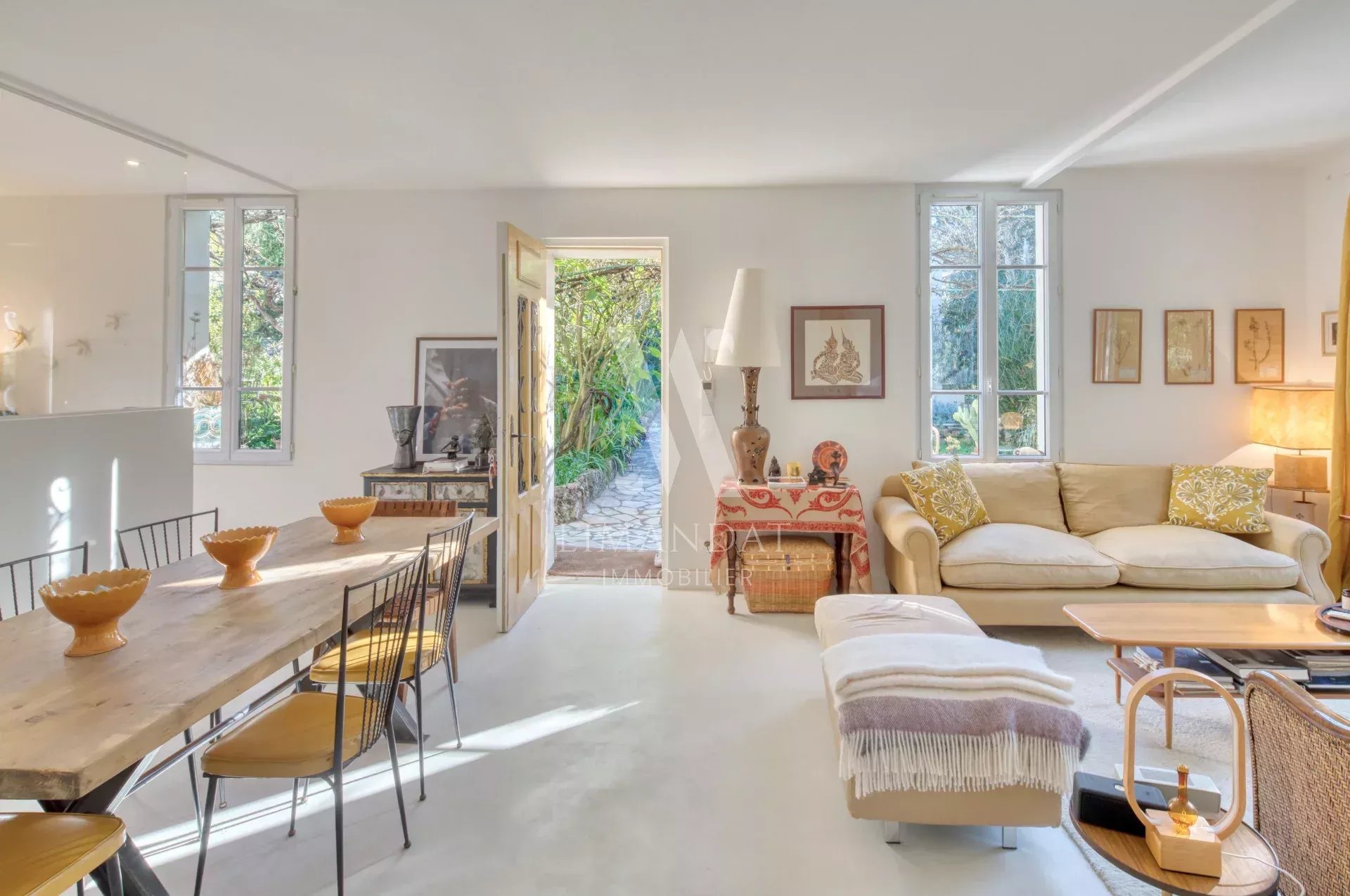 Charming Villa with an Elegant and refined decoration