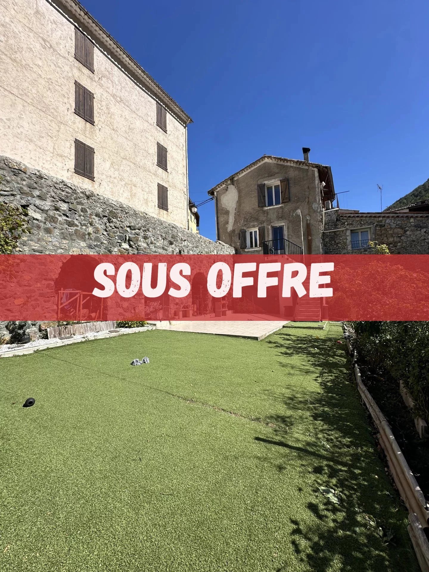 Rare maison de village de 101m² , jardin de 137m² + balcon avec magnifique vue dégagée sur les montagnes