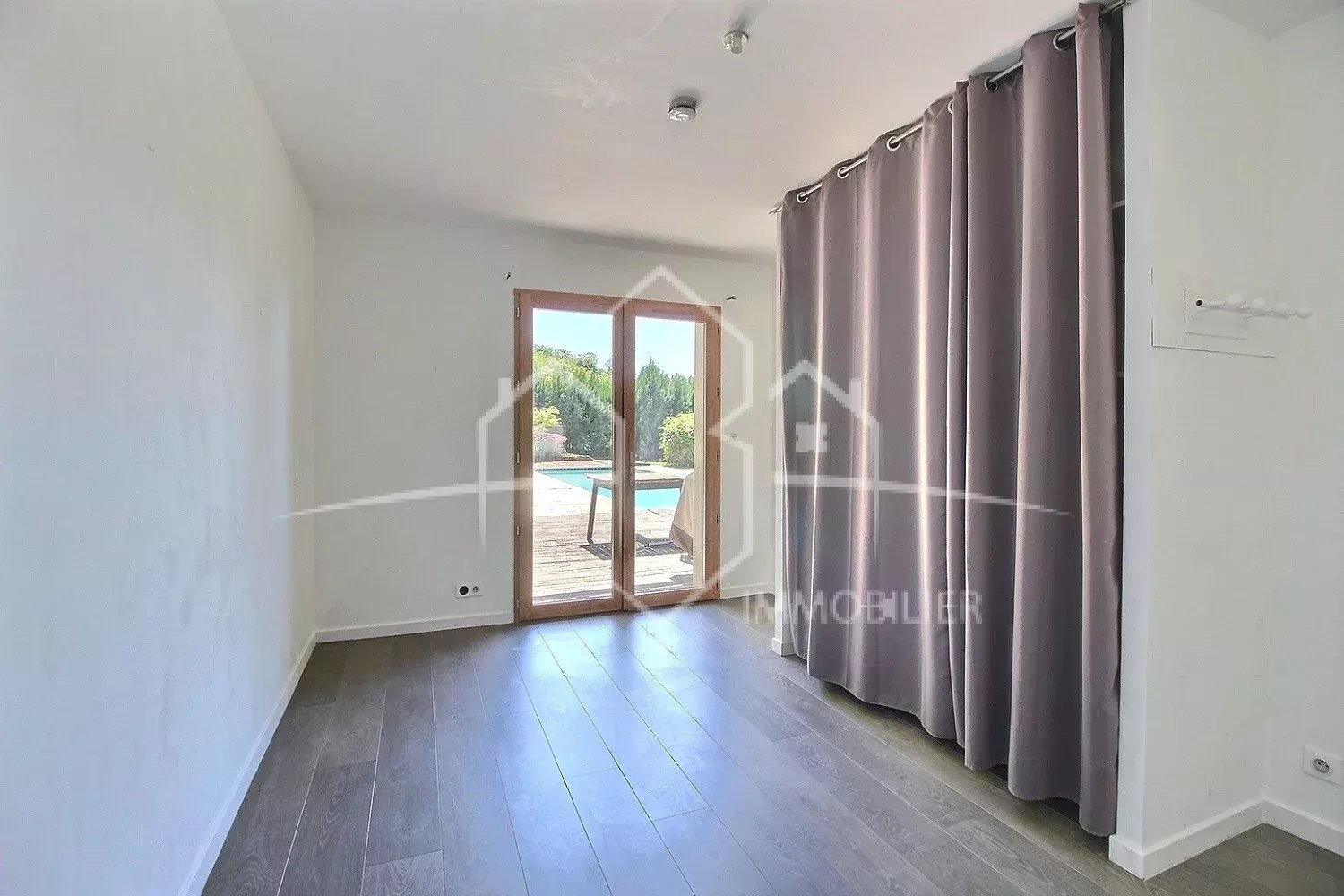 Belle maison 177 m² avec vue dégagée sur l’Ardèche – 5 chambres, piscine et grand terrain