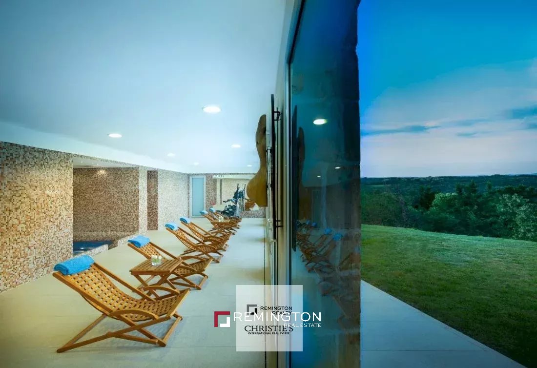 6 Bedroom Villa/Townhouse's Image 12
