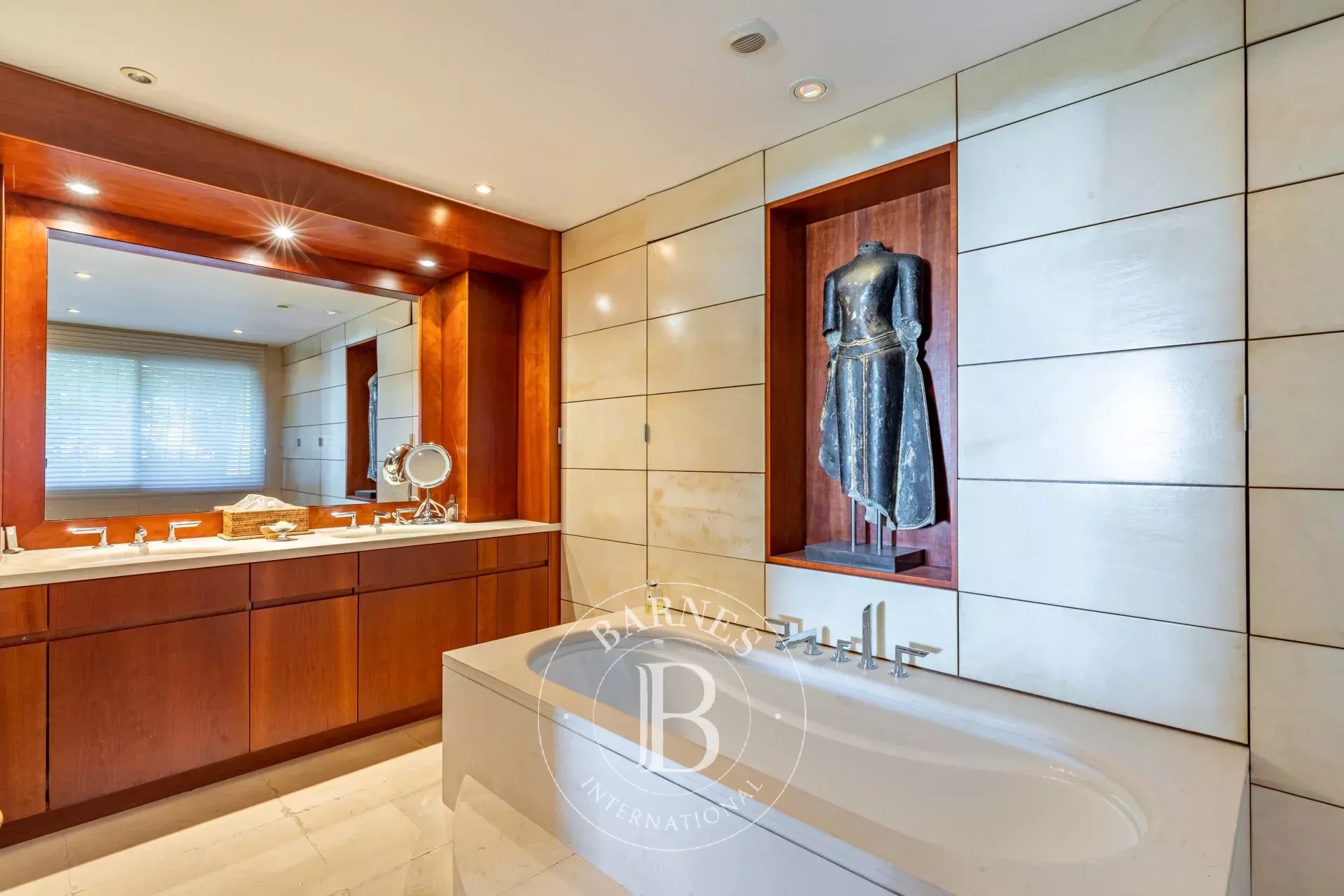 Exceptional Estate with Panoramic Sea View - picture 12 title=