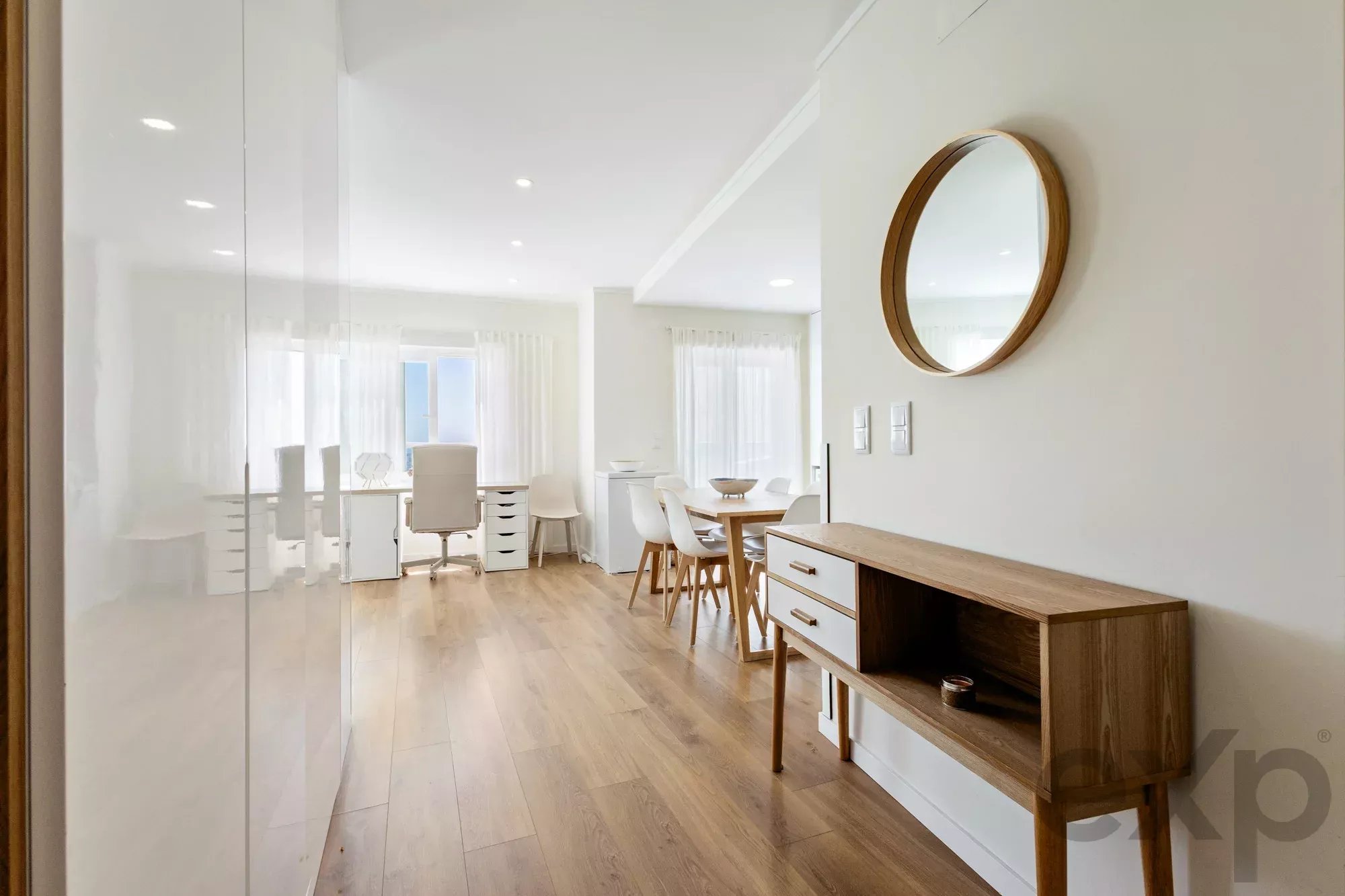 Amazing Two‑Bedroom Apartment with River View and Garage 87152839 image 7