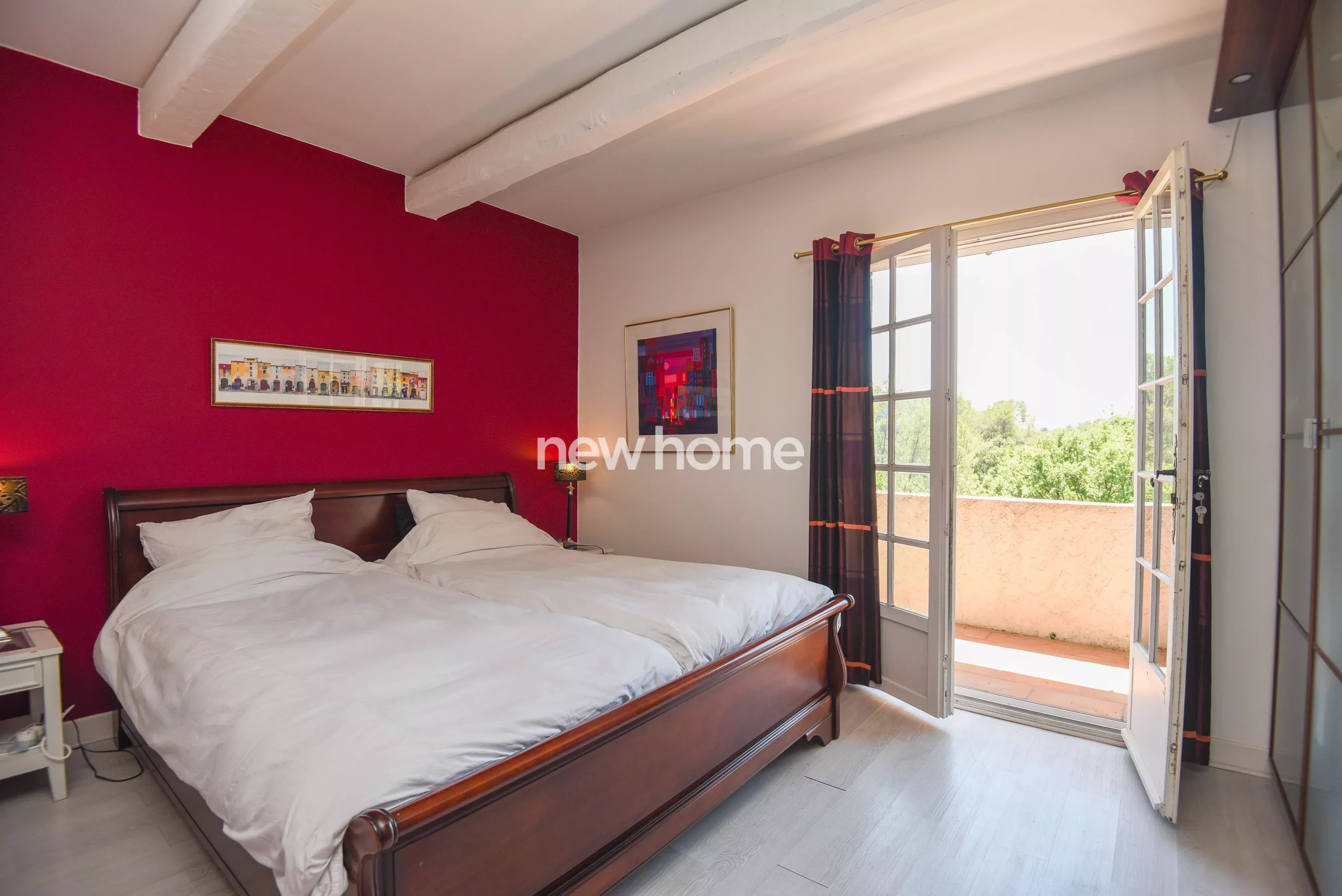 Maison spacieuse sur un terrain vaste et arboré