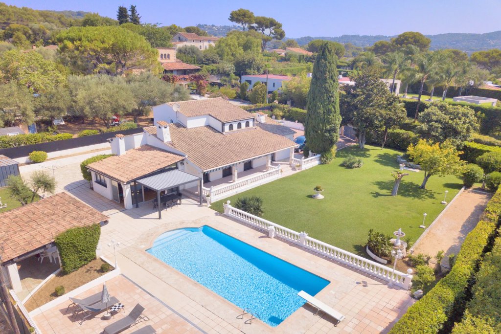 Villa for sale in Mougins — 4-Bedroom Villa in Mougins