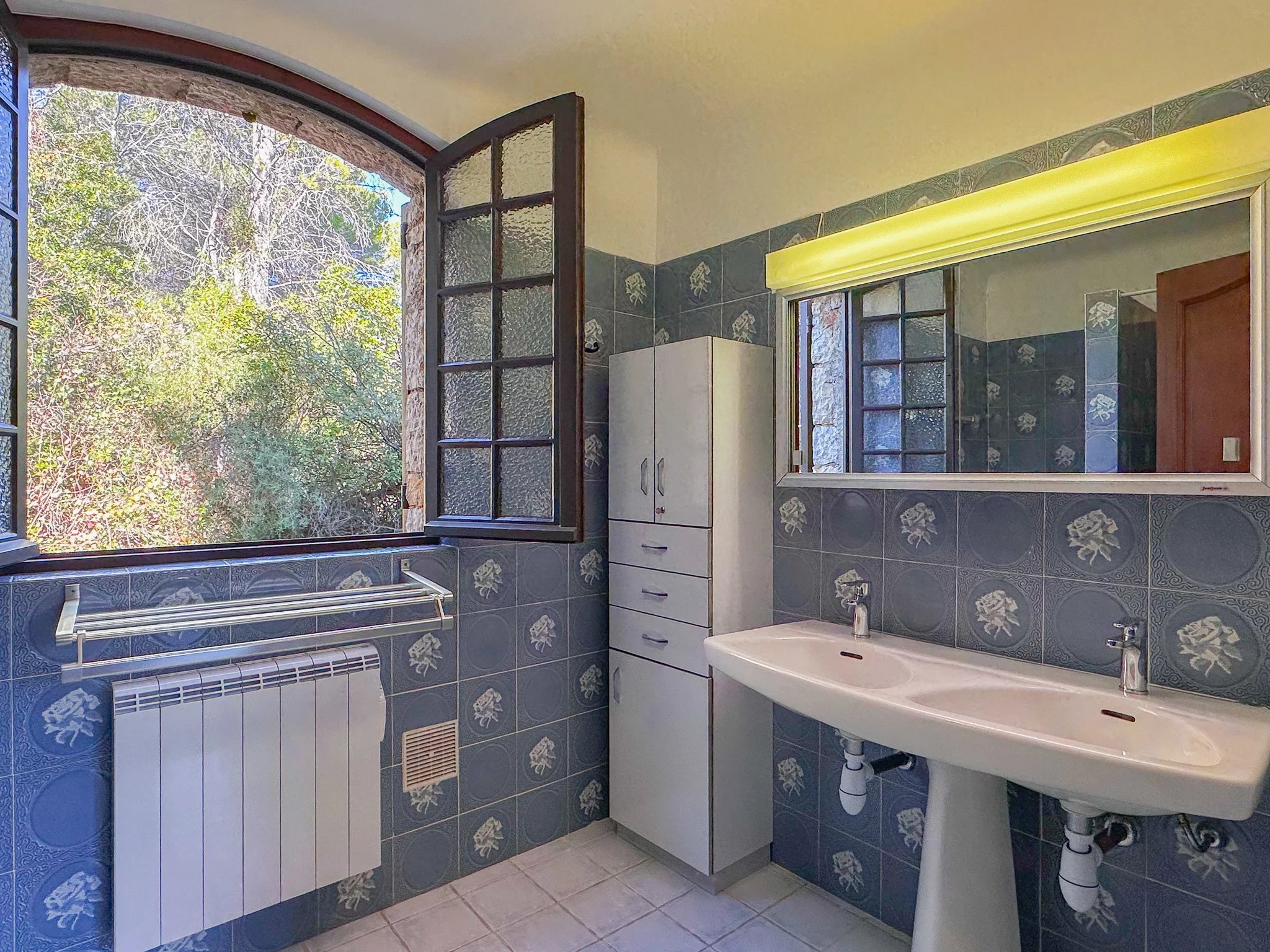 Charmante maison en pierre avec piscine à Seillans