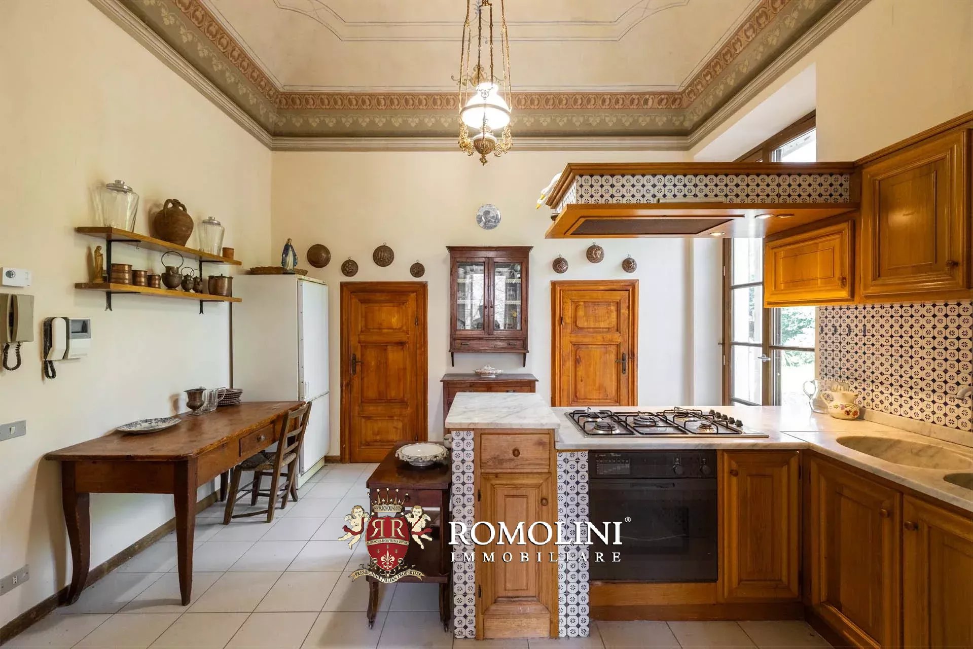 6 Bedroom Villa/Townhouse's Image 12