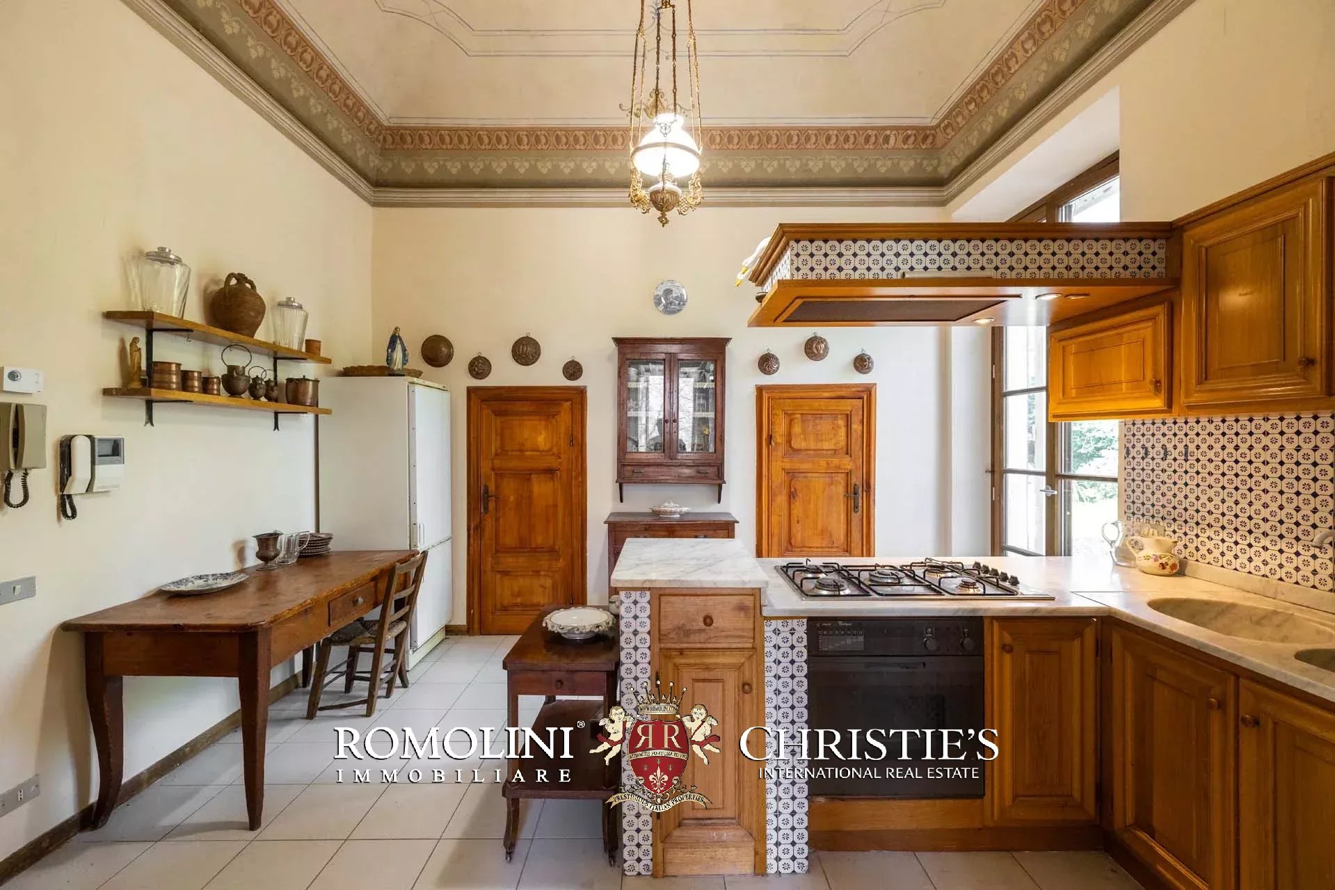 6 Bedroom Villa/Townhouse's Image 12