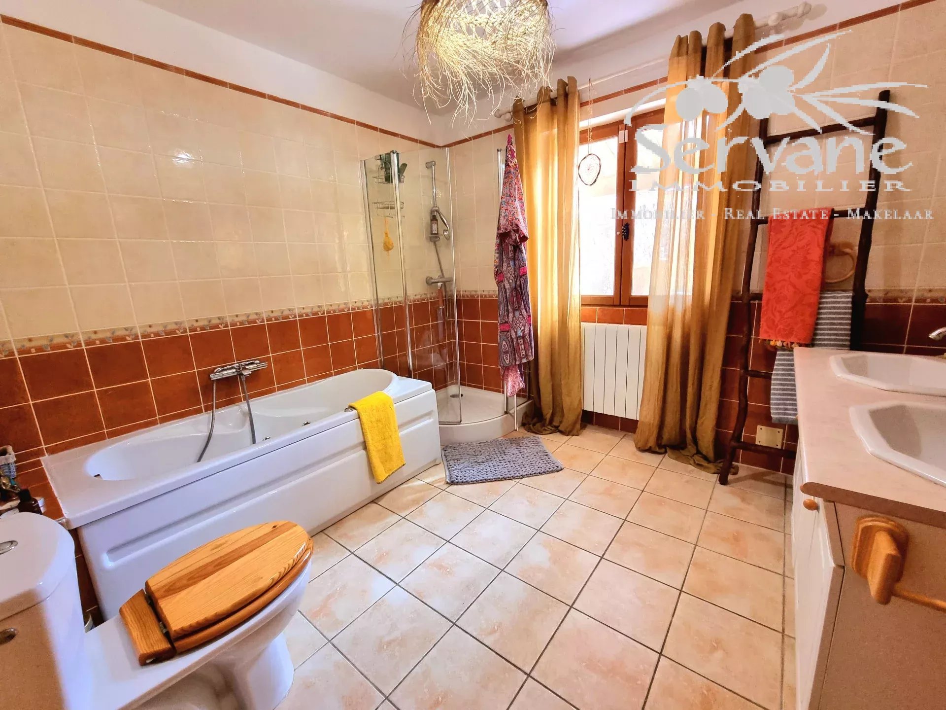 SOLE AGENCY LORGUES 3 BEDROOMS VILLA