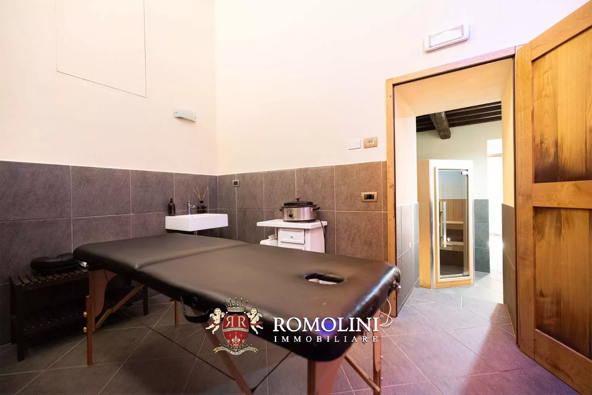 14 Bedroom Villa/Townhouse's Image 36