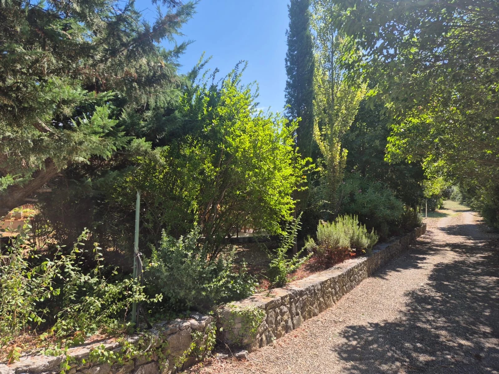 SOLE AGENCY LORGUES 3 BEDROOMS VILLA