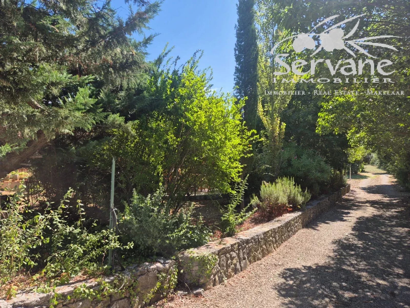 SOLE AGENCY LORGUES 3 BEDROOMS VILLA