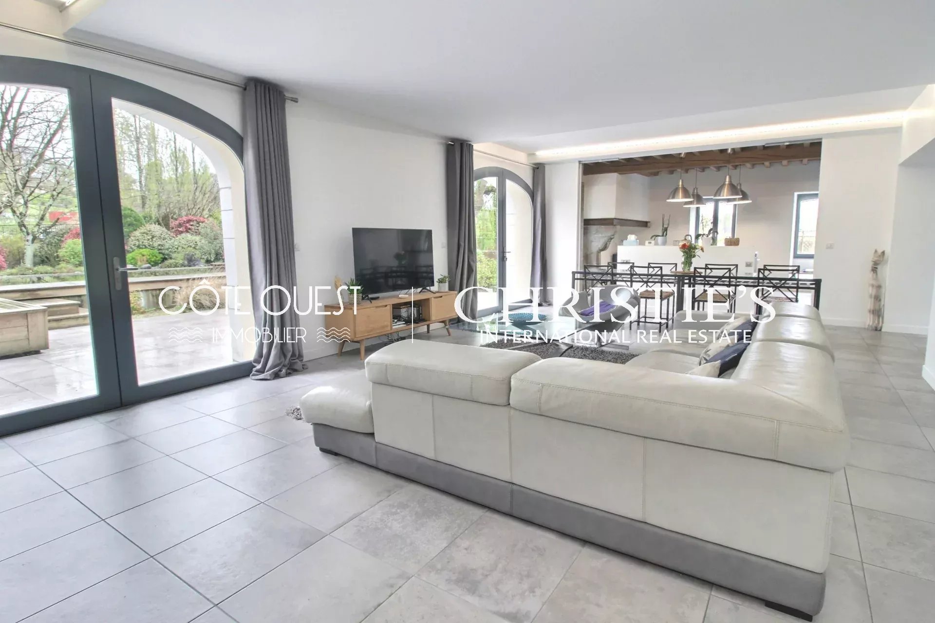 4 Bedroom Villa/Townhouse's Image 5