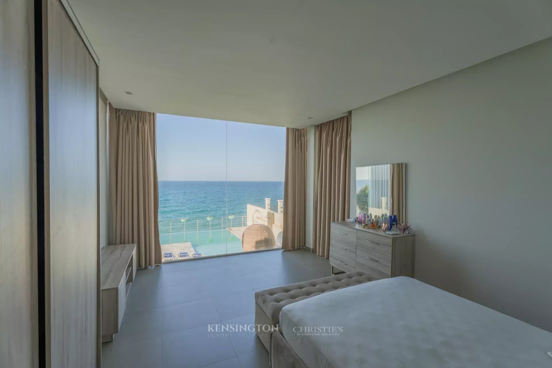 6 Bedroom Villa/Townhouse's Image 14