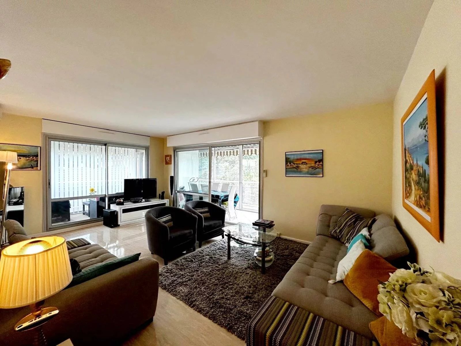 Exclusivité à Mandelieu-la-Napoule – Appartement 3 pièces avec grande terrasse et garage