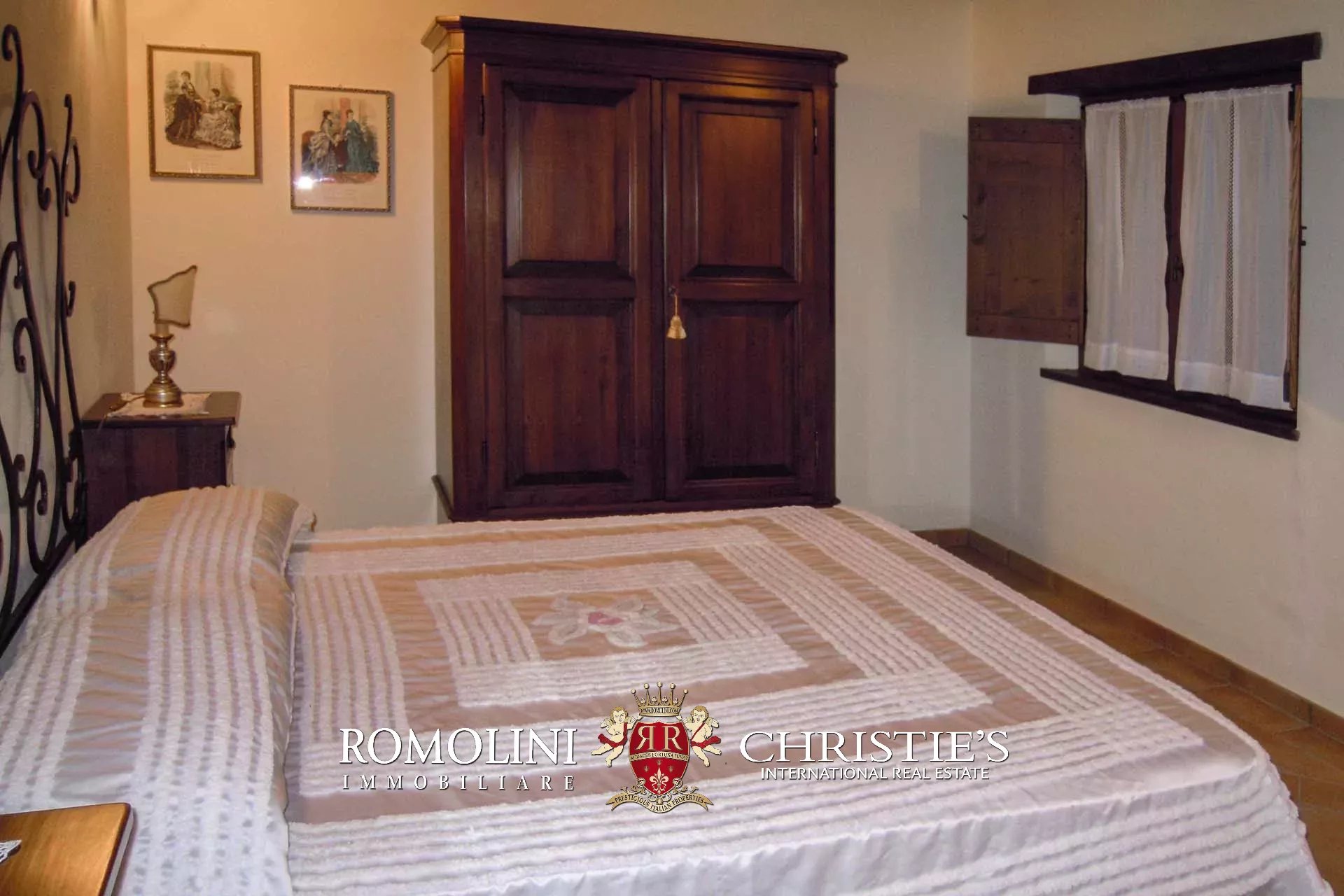10 Bedroom Villa/Townhouse's Image 46